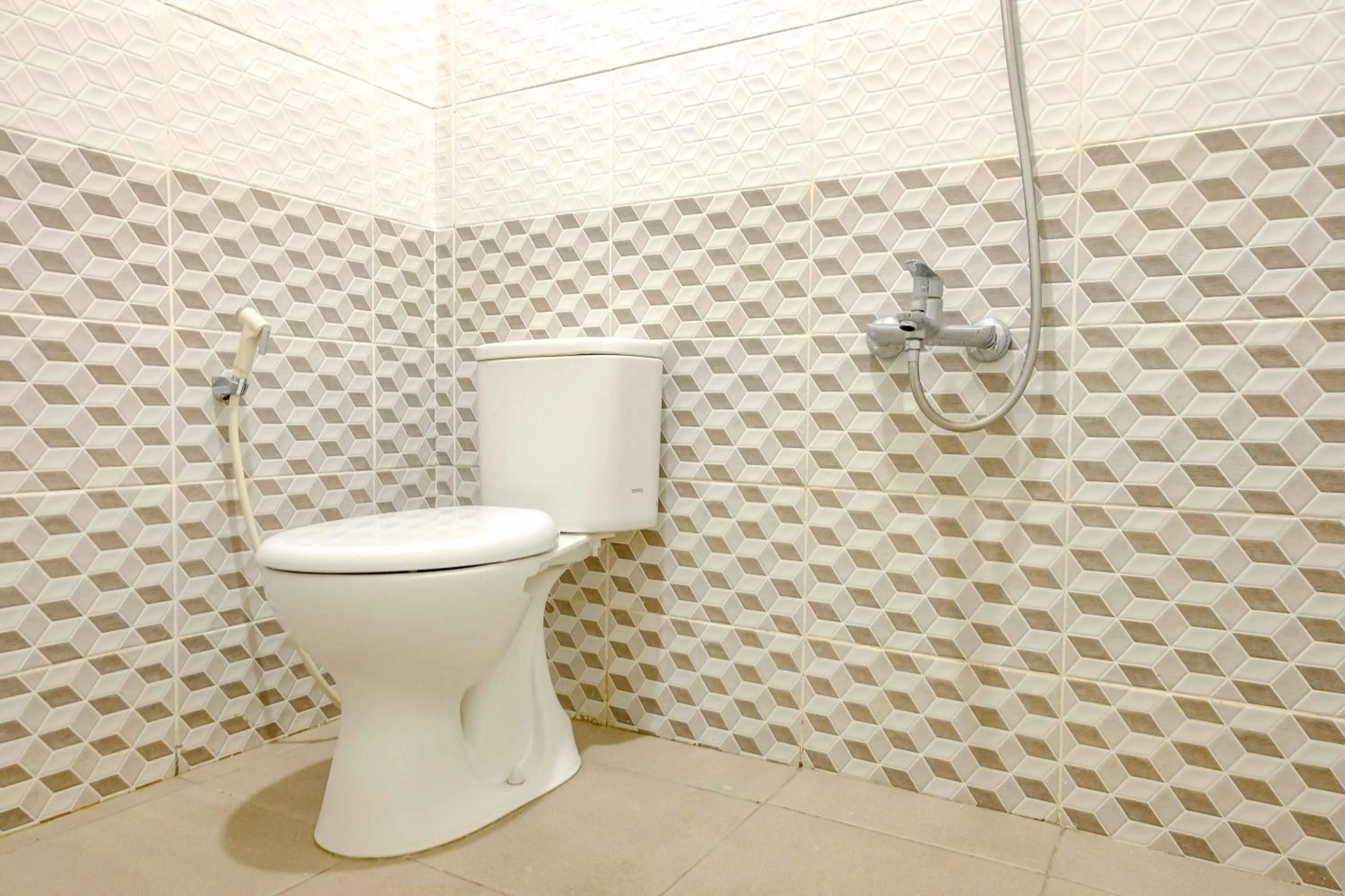 Bathroom in RedDoorz near Pasar Baru 3