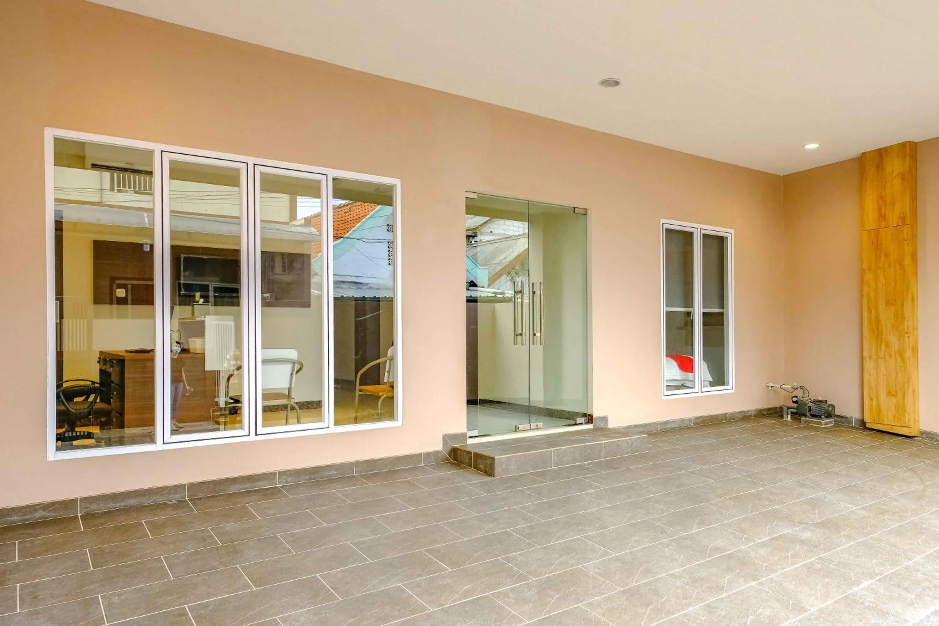 RedDoorz near Pasar Baru 3