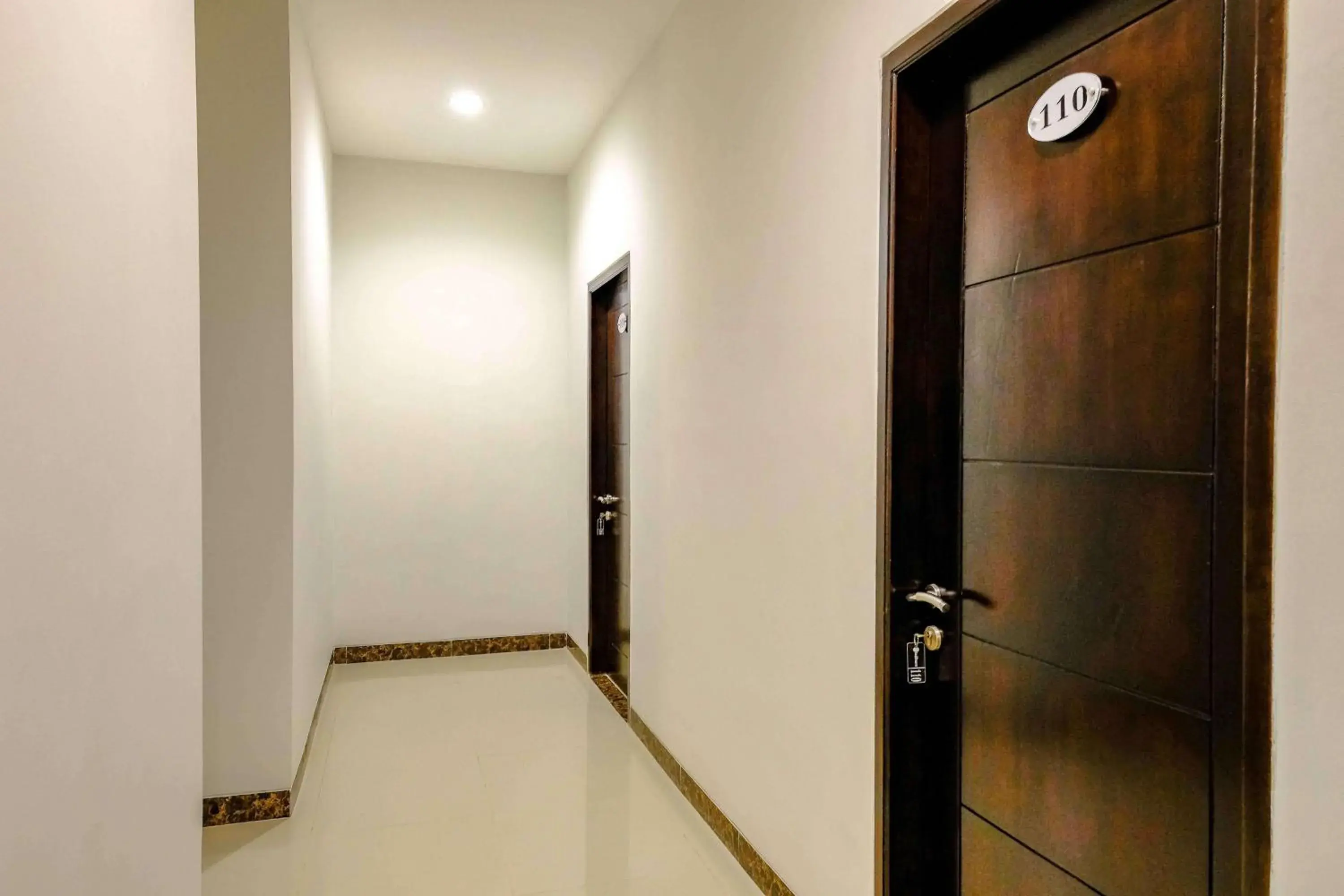 Property building in RedDoorz near Pasar Baru 3 Property building in RedDoorz near Pasar Baru 3