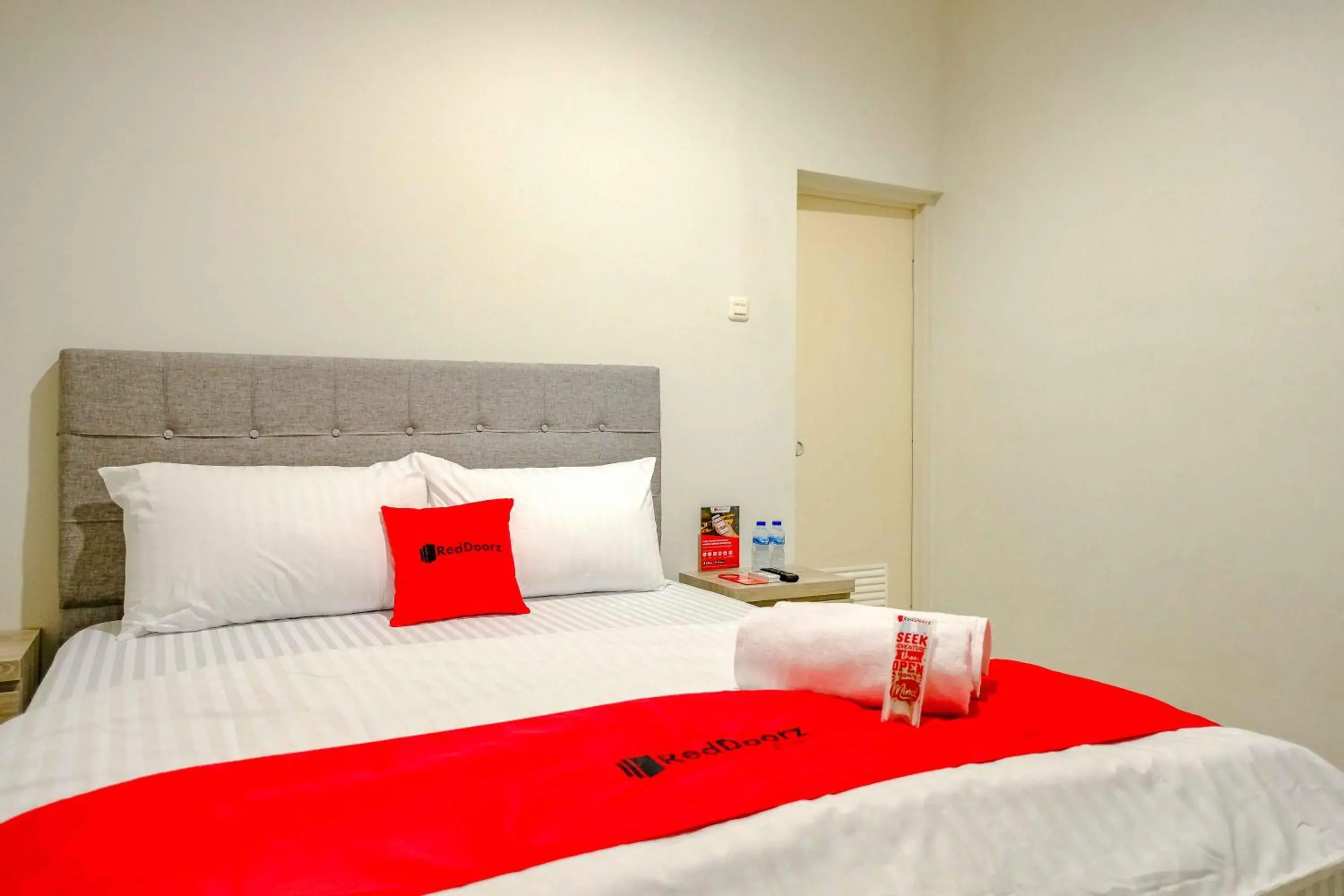 Bed in RedDoorz near Pasar Baru 3 Bed in RedDoorz near Pasar Baru 3