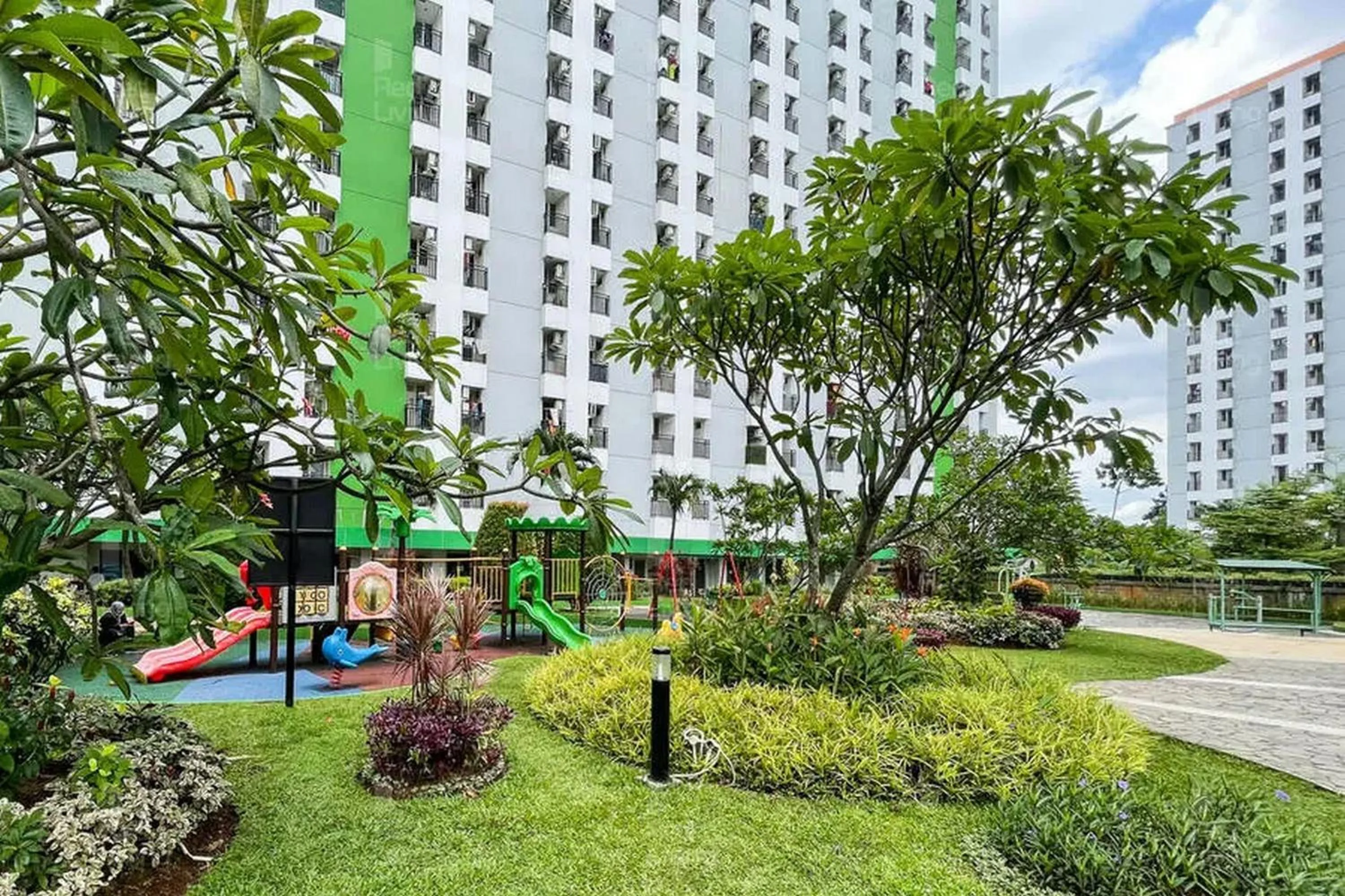 Property building in RedLiving Apartemen Green Lake View Ciputat - Farida Property 1 Tower E