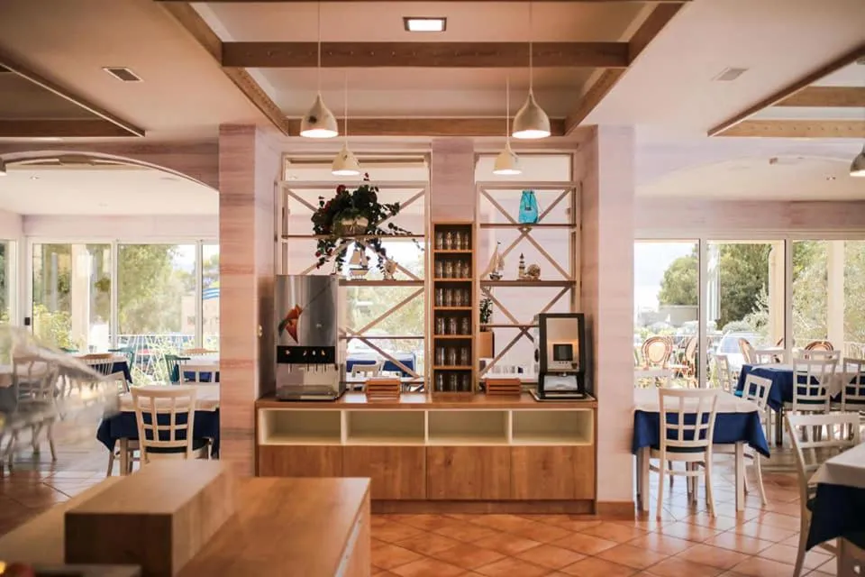 Restaurant/places to eat in HOTEL IVANDO - K&S