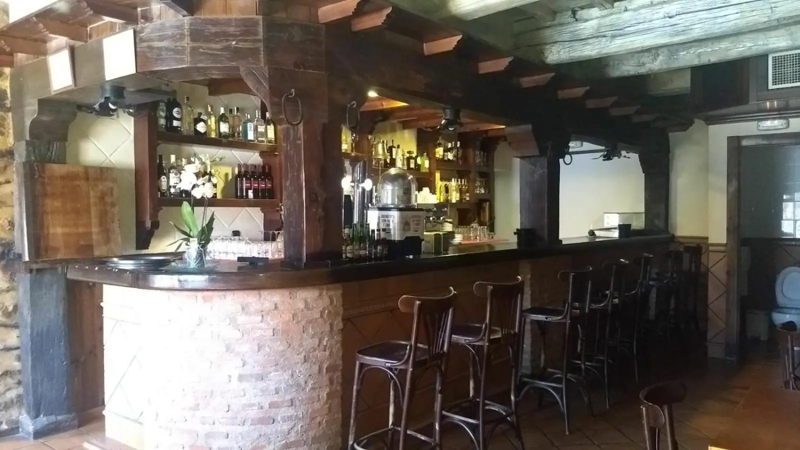 Lounge or bar in Hotel Villa de Berzocana