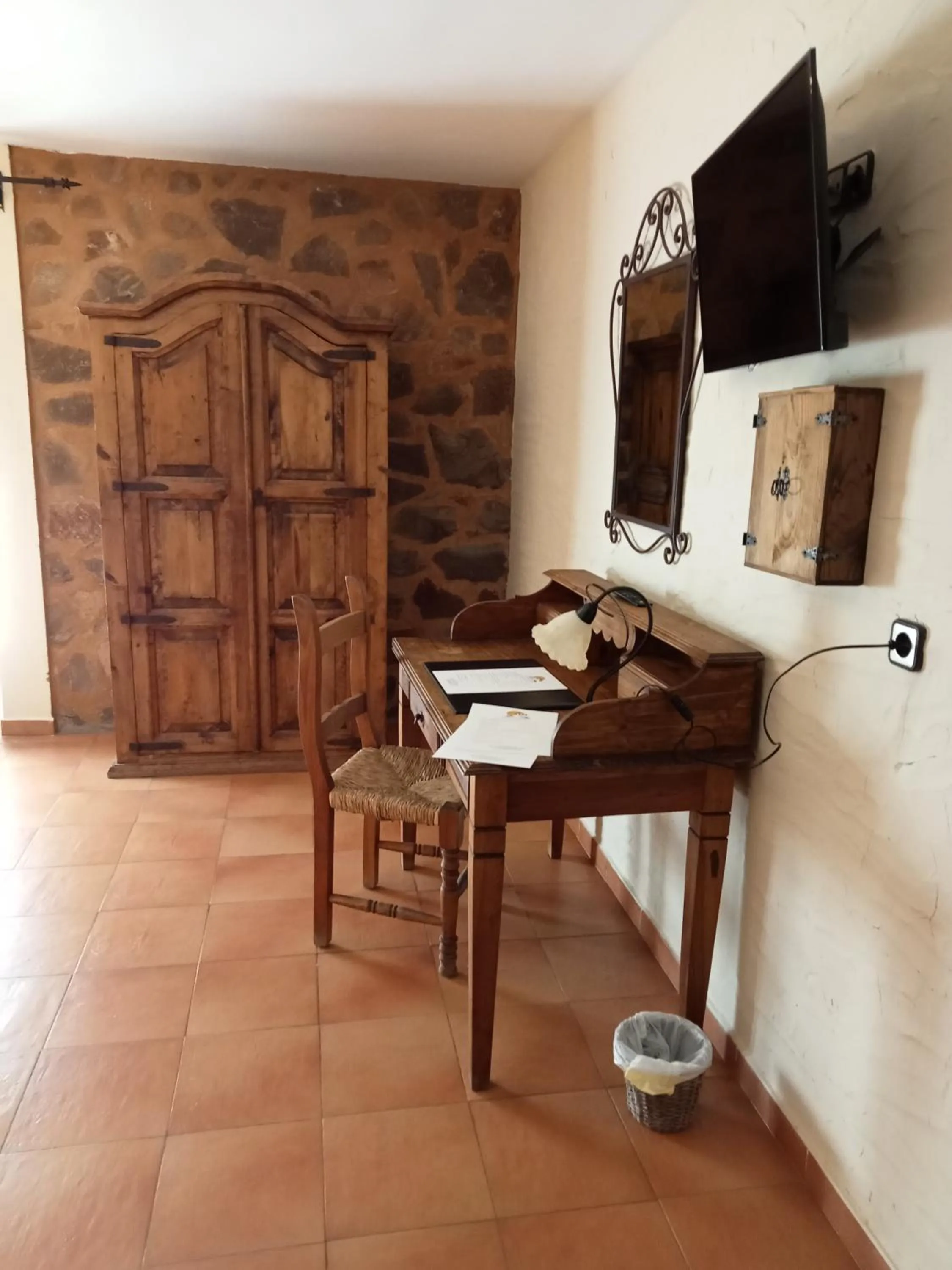 TV and multimedia in Hotel Villa de Berzocana