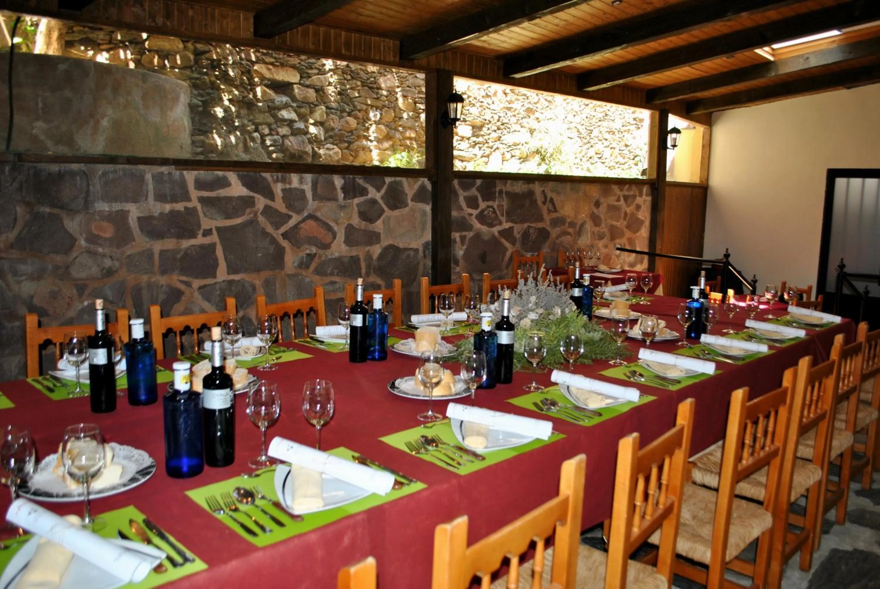 Restaurant/places to eat in Hotel Villa de Berzocana