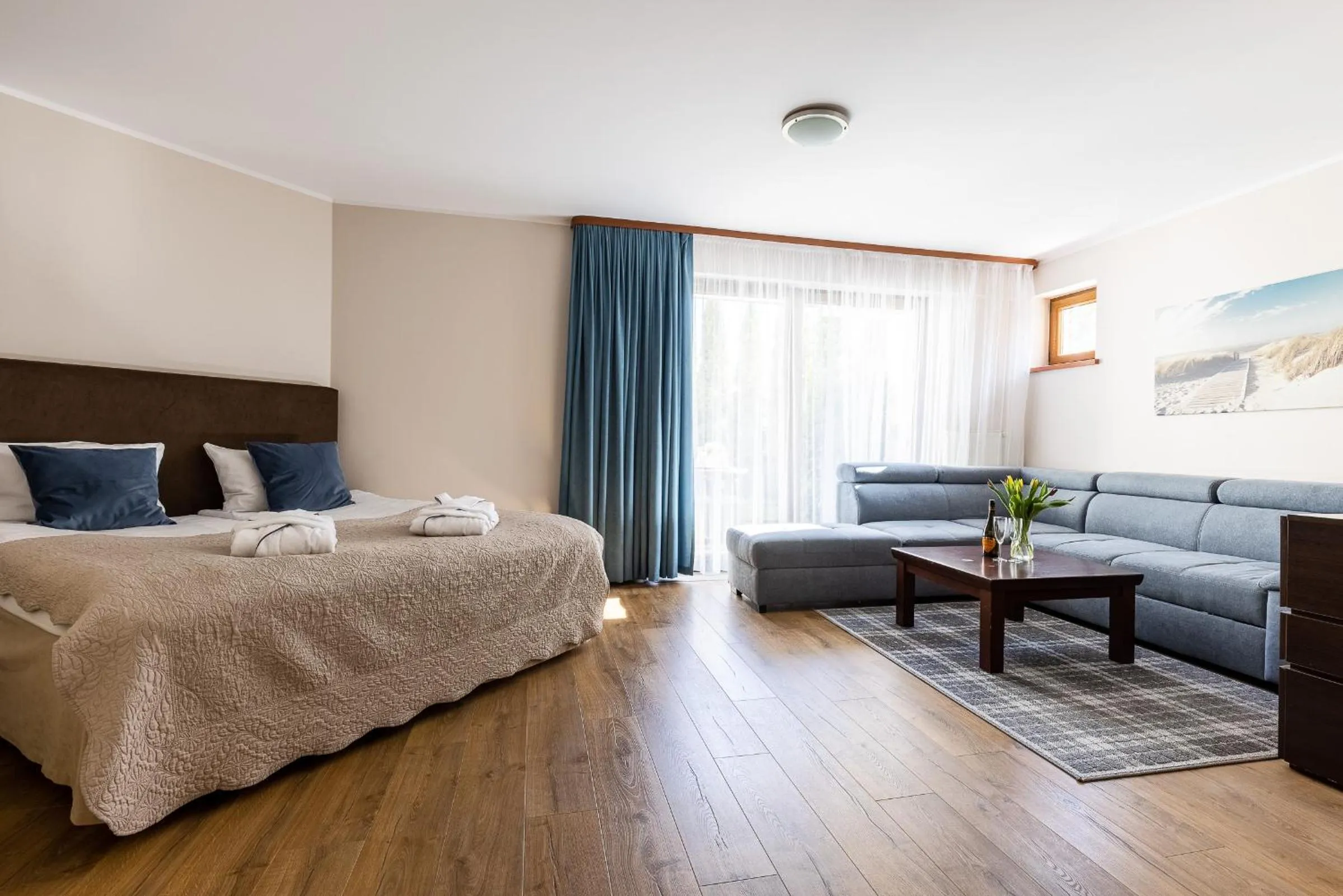 Bed in Maloves Resort & Spa, pokoje w bocznych budynkach