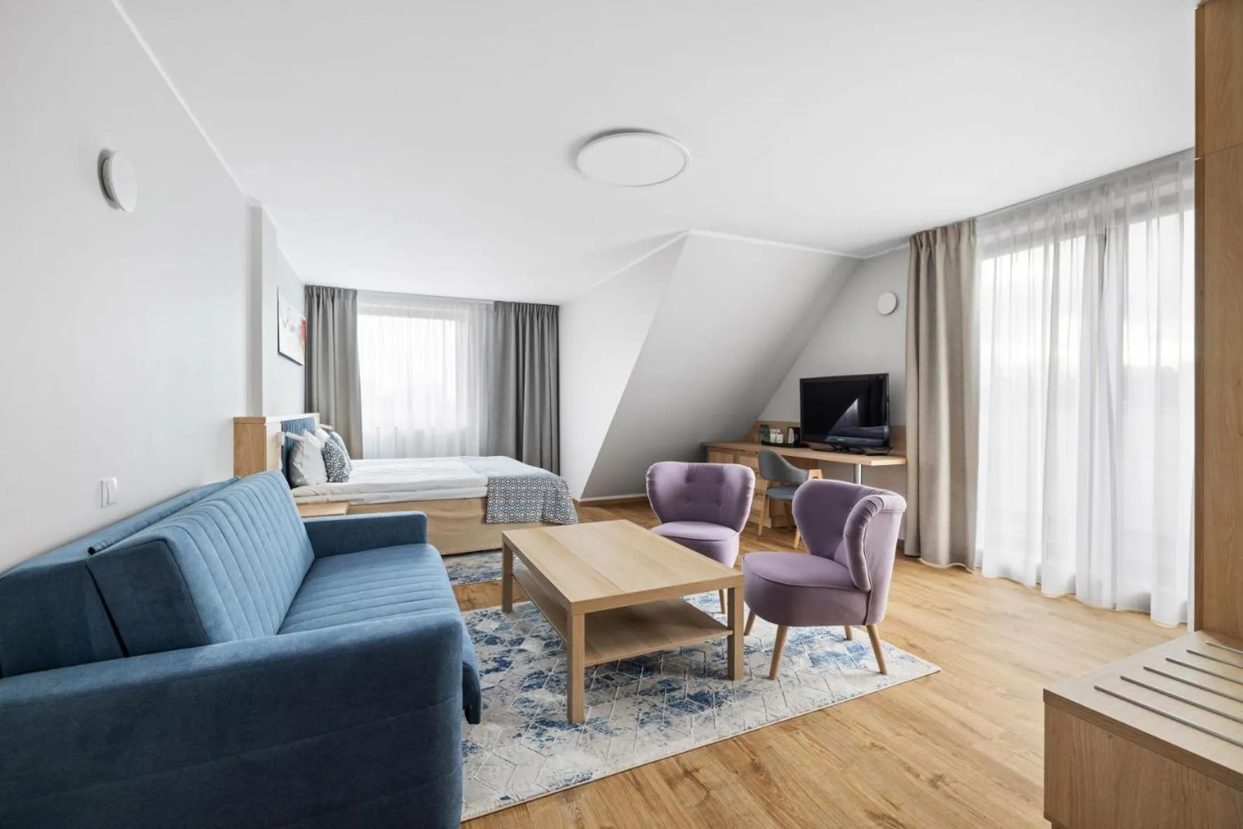 TV and multimedia in Maloves Resort & Spa, pokoje w bocznych budynkach