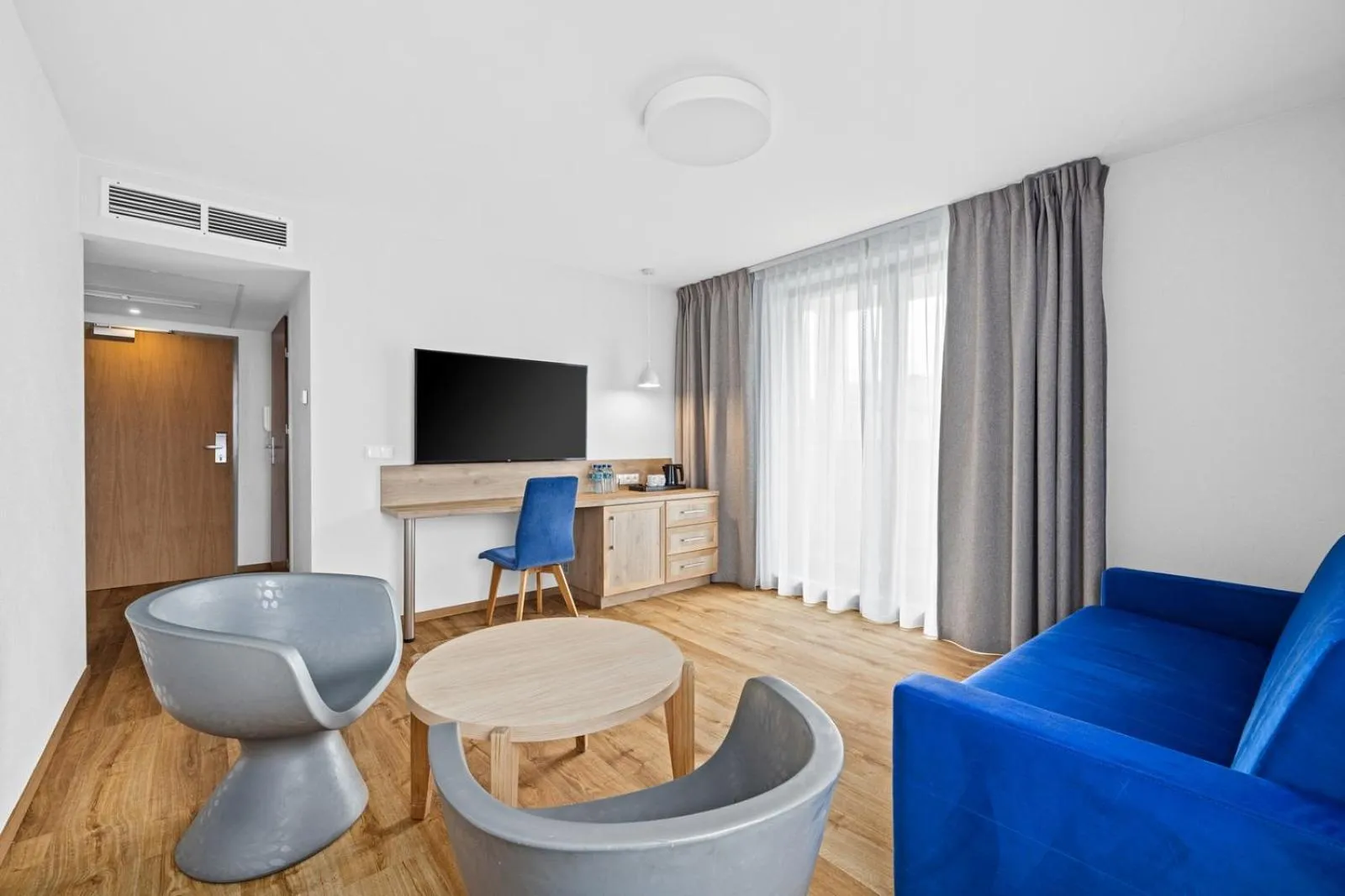 TV and multimedia in Maloves Resort & Spa, pokoje w bocznych budynkach