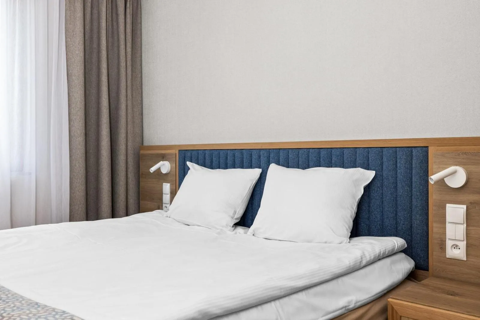 Bed in Maloves Resort & Spa, pokoje w bocznych budynkach