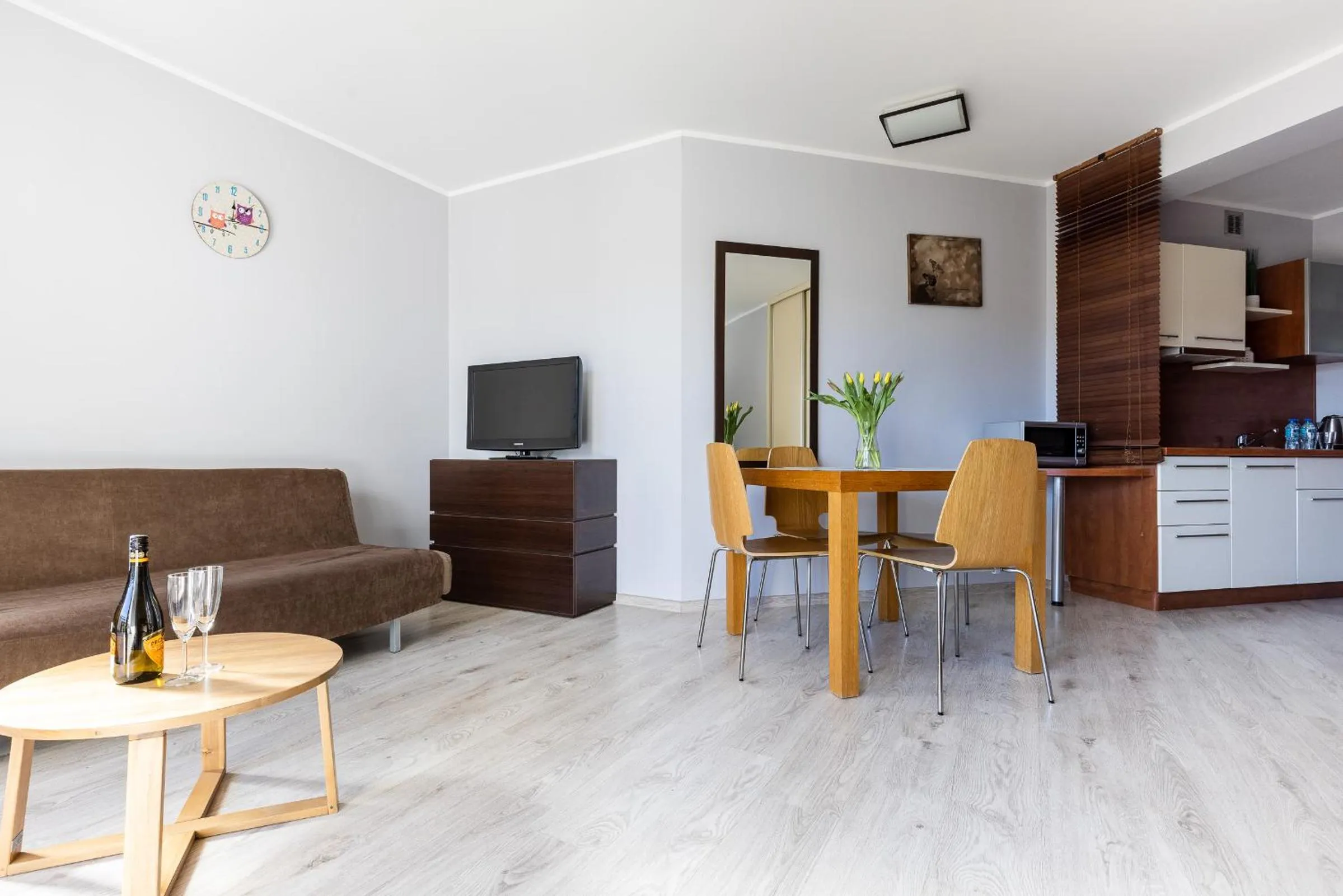 TV and multimedia in Maloves Resort & Spa, pokoje w bocznych budynkach