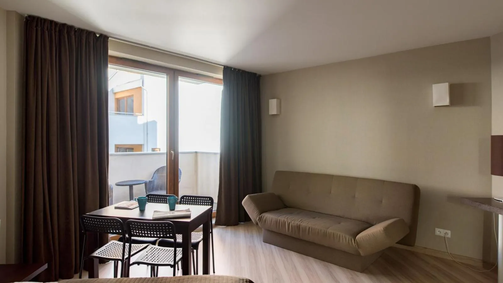 Seating area in Maloves Resort & Spa, pokoje w bocznych budynkach