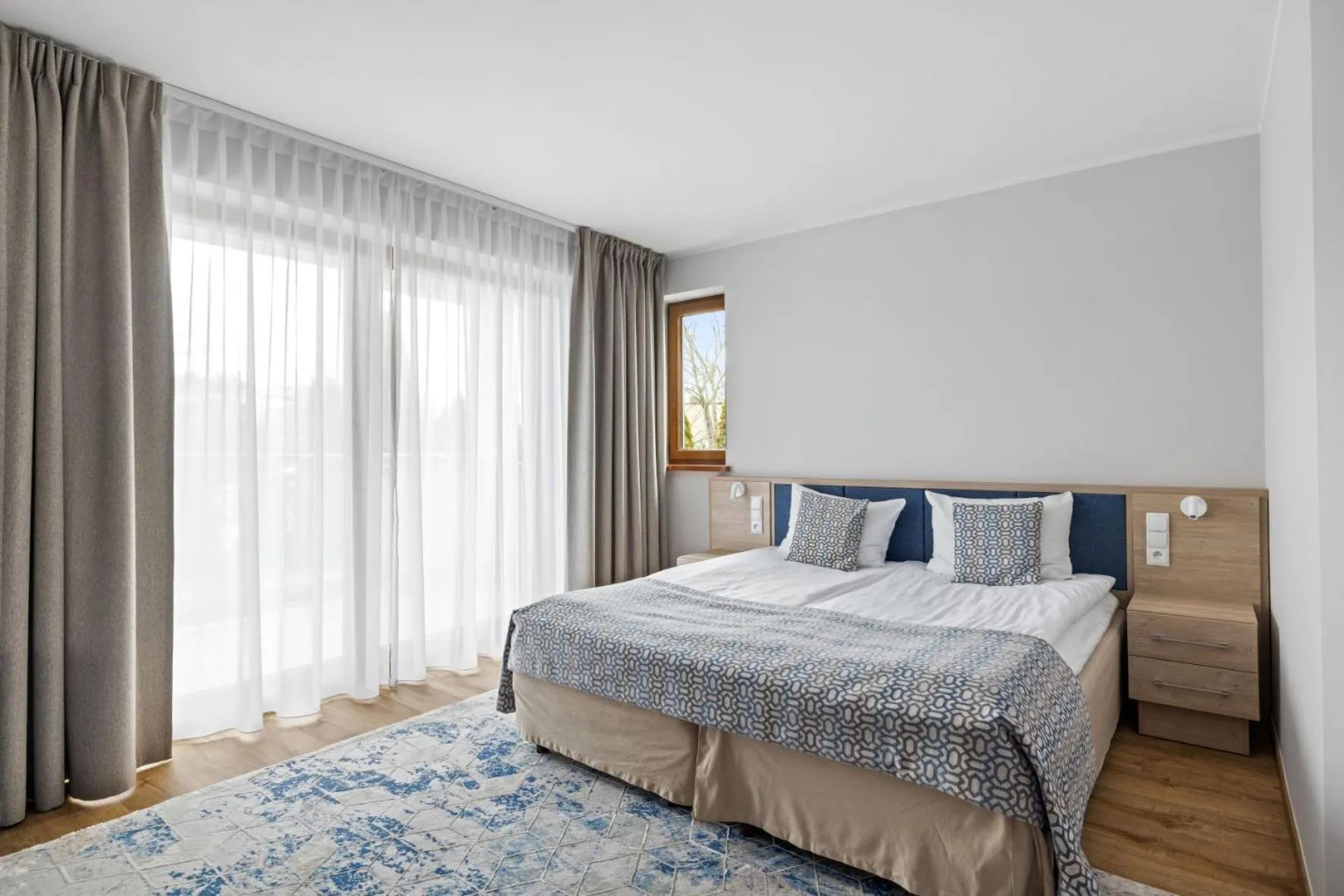 Bed in Maloves Resort & Spa, pokoje w bocznych budynkach