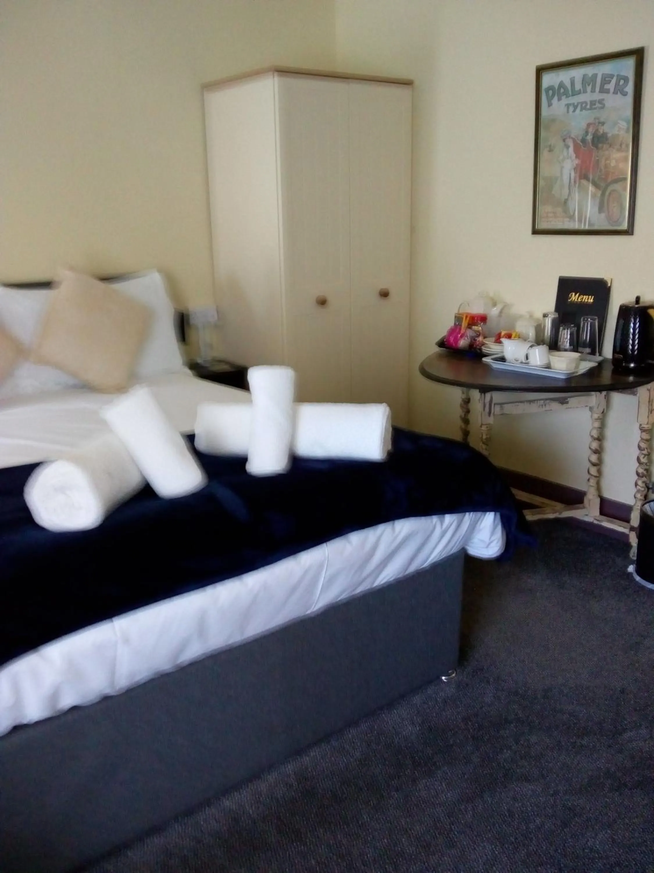 Bed in THE KINGS ARMS INN