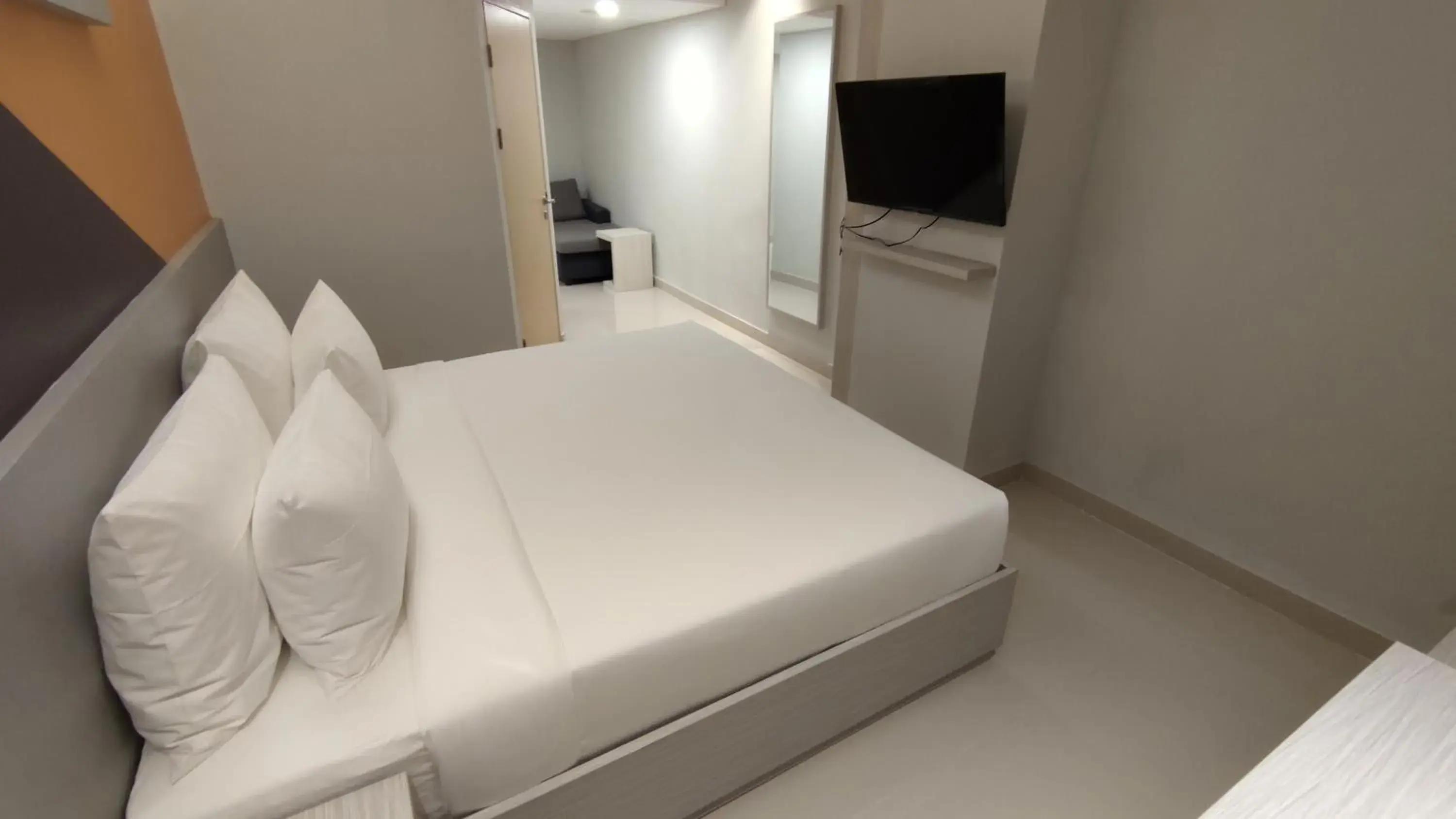 Deluxe King Room in Agogo Downtown Hotel Surabaya Deluxe King Room in Agogo Downtown Hotel Surabaya