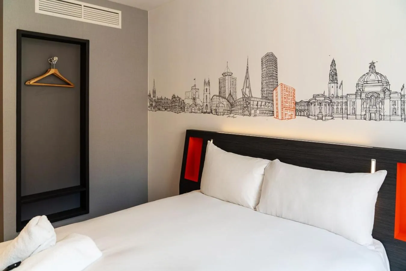 Bedroom, Bed in easyHotel Cardiff