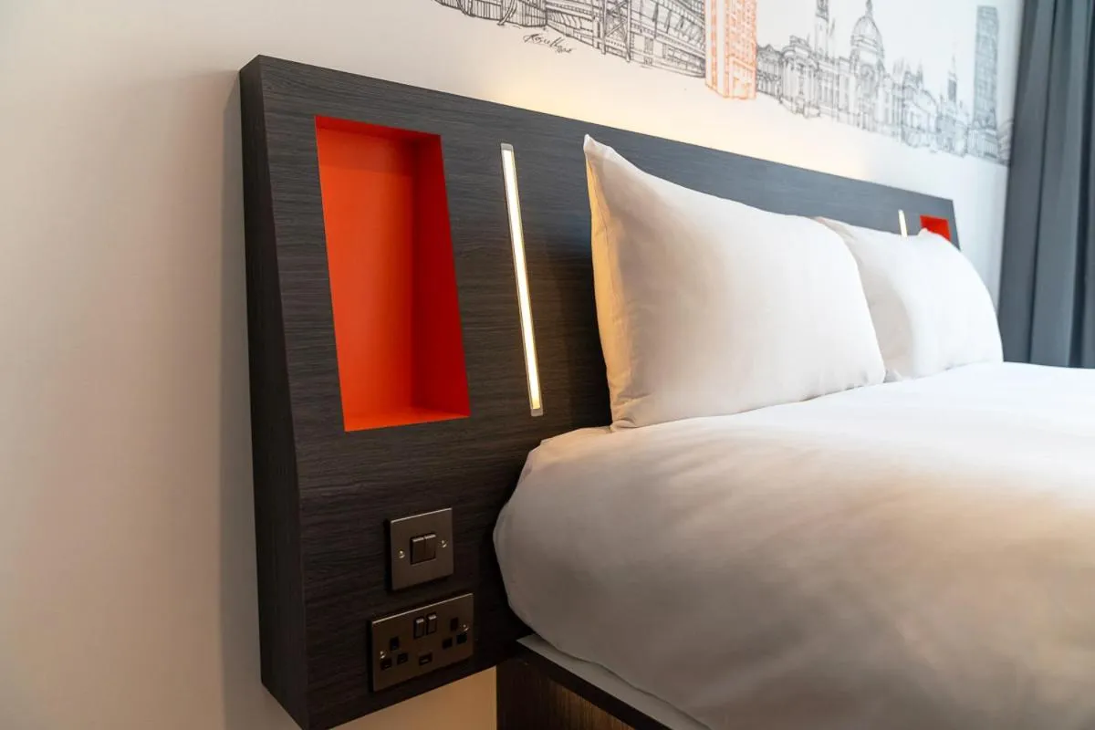 Bedroom, Bed in easyHotel Cardiff