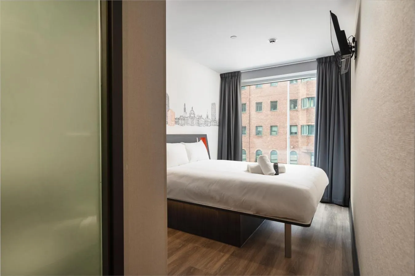 Bedroom, Bed in easyHotel Cardiff