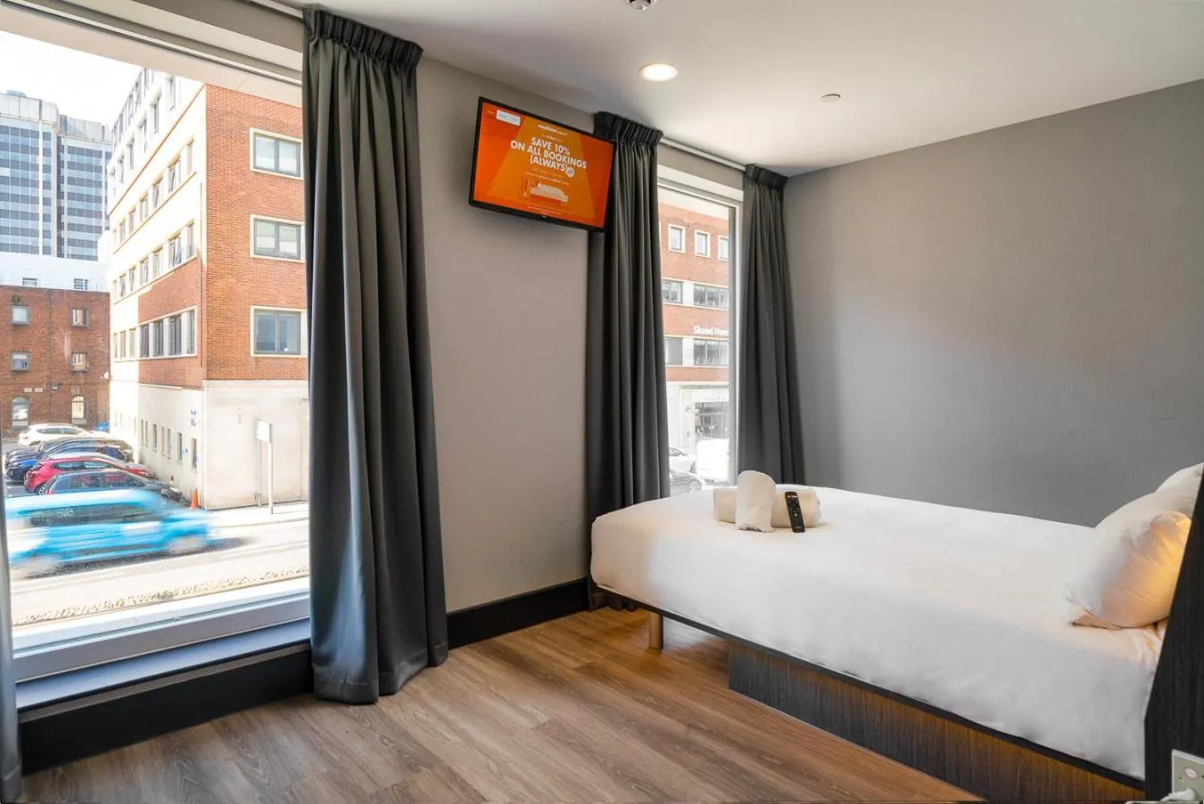 Bedroom, Bed in easyHotel Cardiff