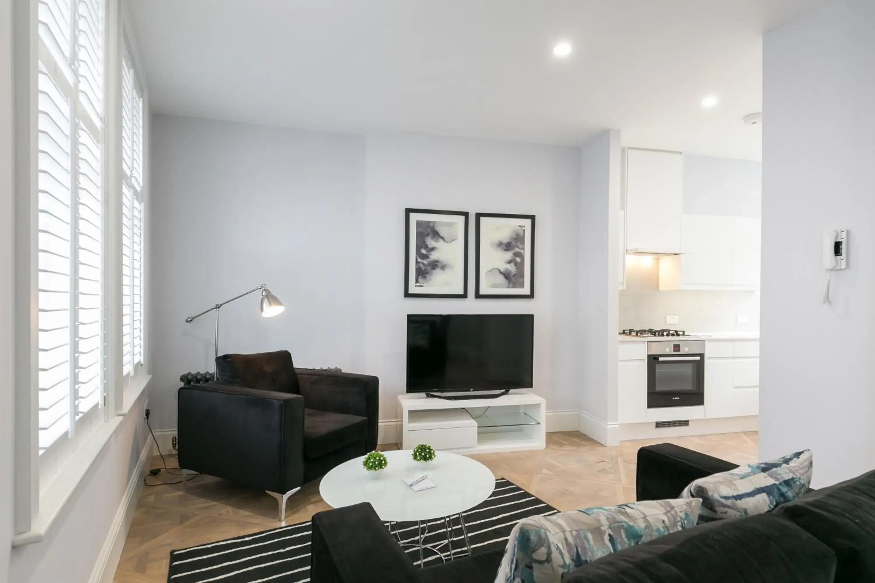Urban Chic - Shaftesbury Urban Chic - Shaftesbury