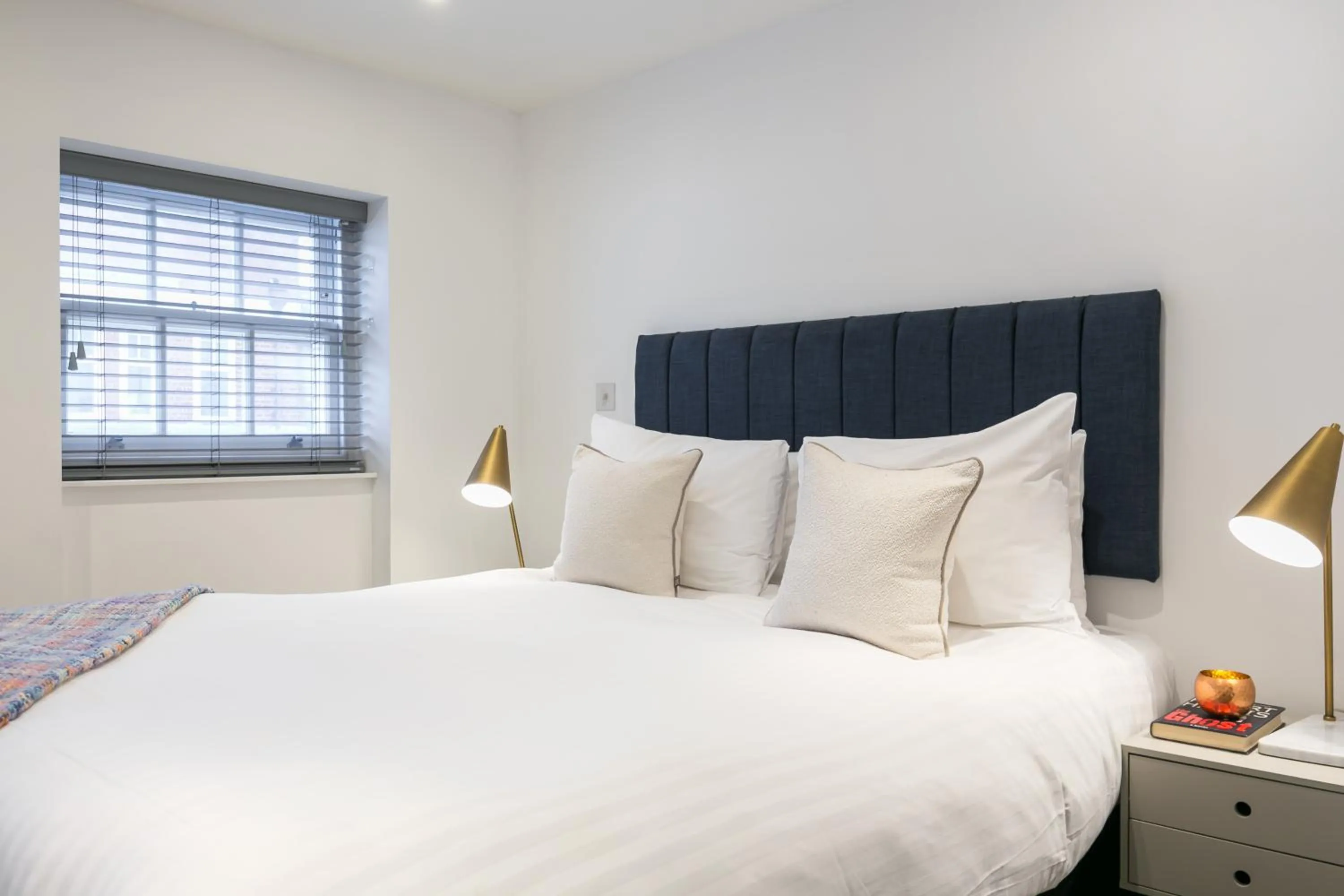 Bed in Urban Chic - Rathbone