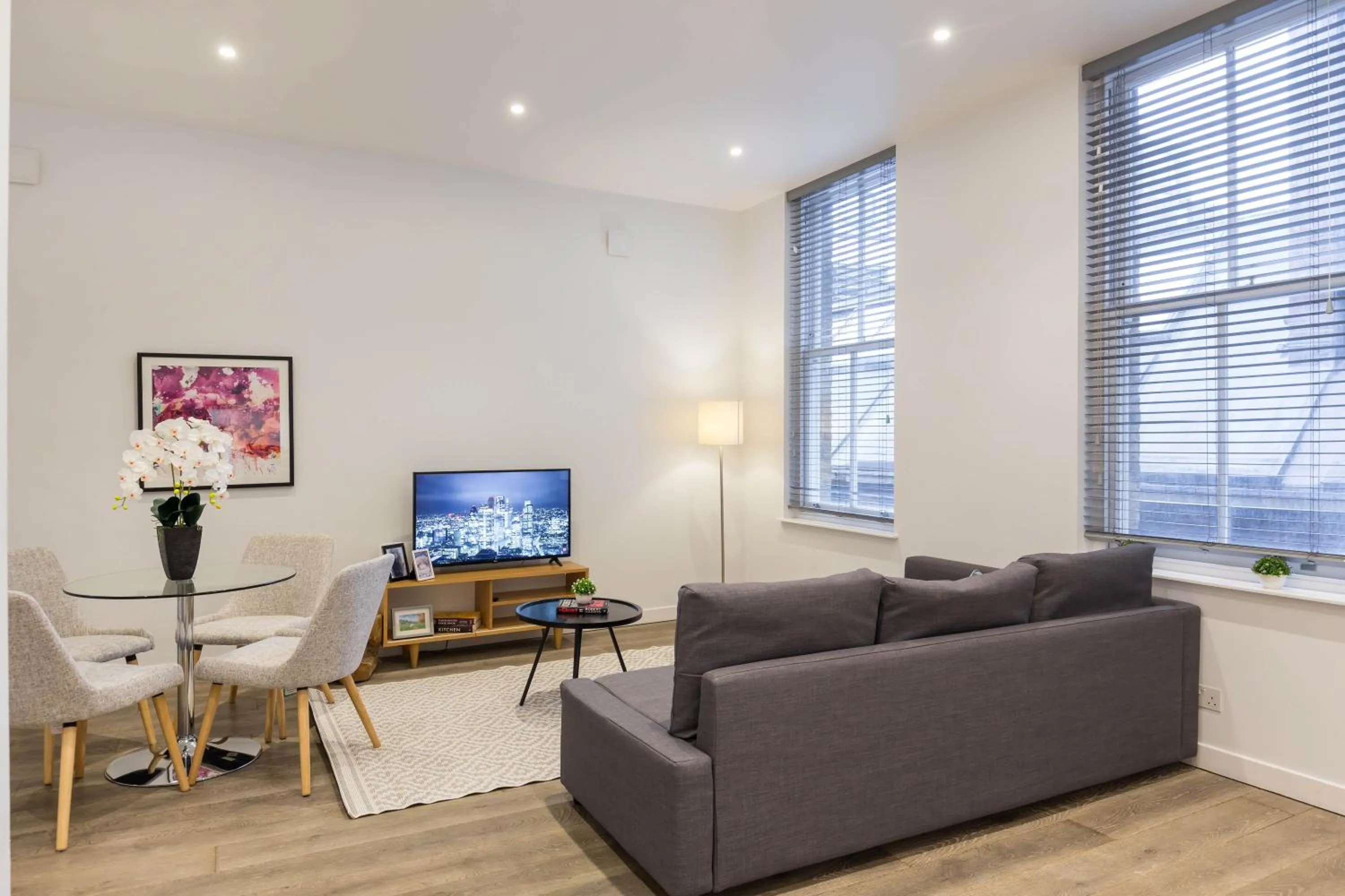 TV and multimedia in Urban Chic - Rathbone