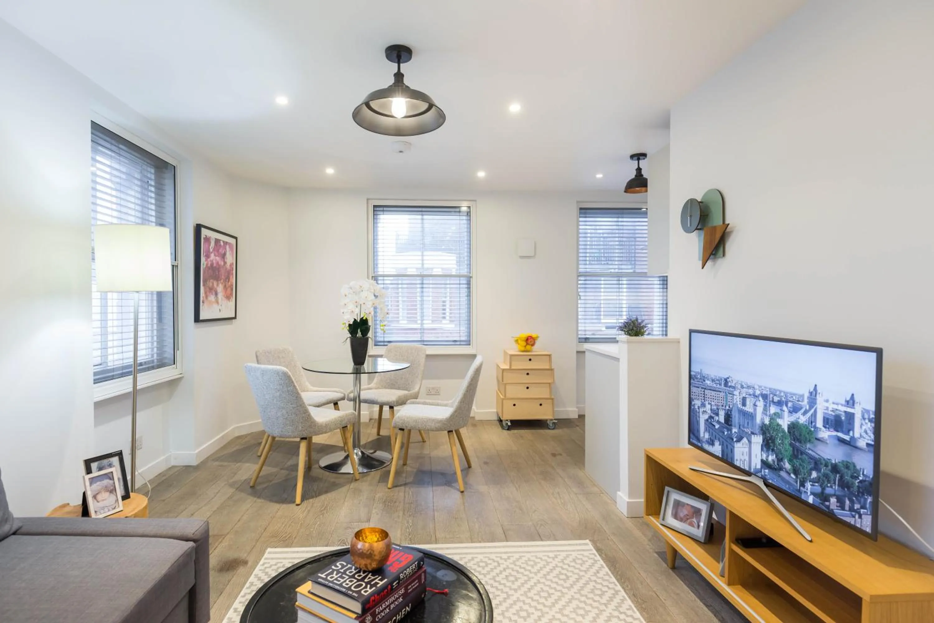 TV and multimedia in Urban Chic - Rathbone