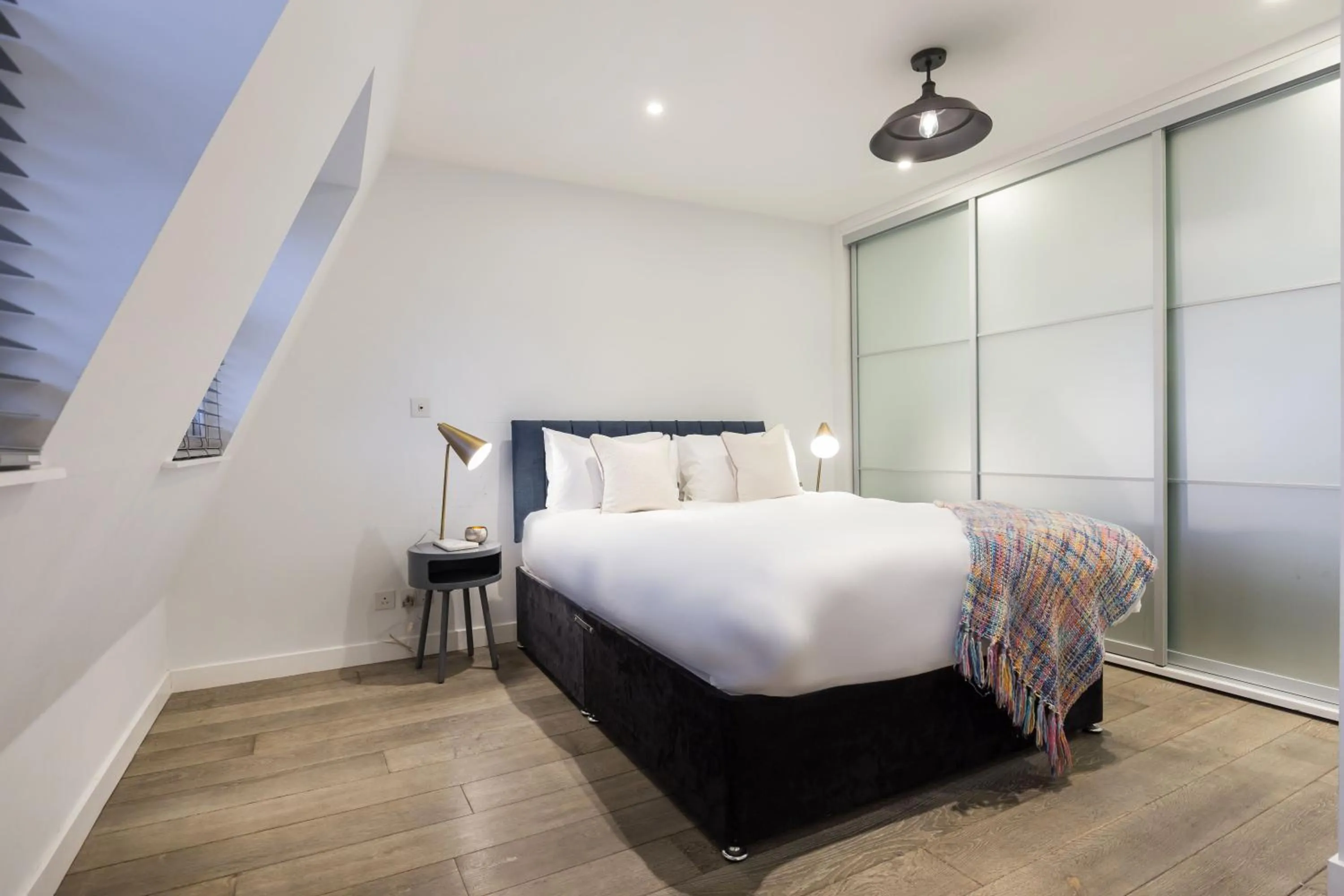 Bed in Urban Chic - Rathbone