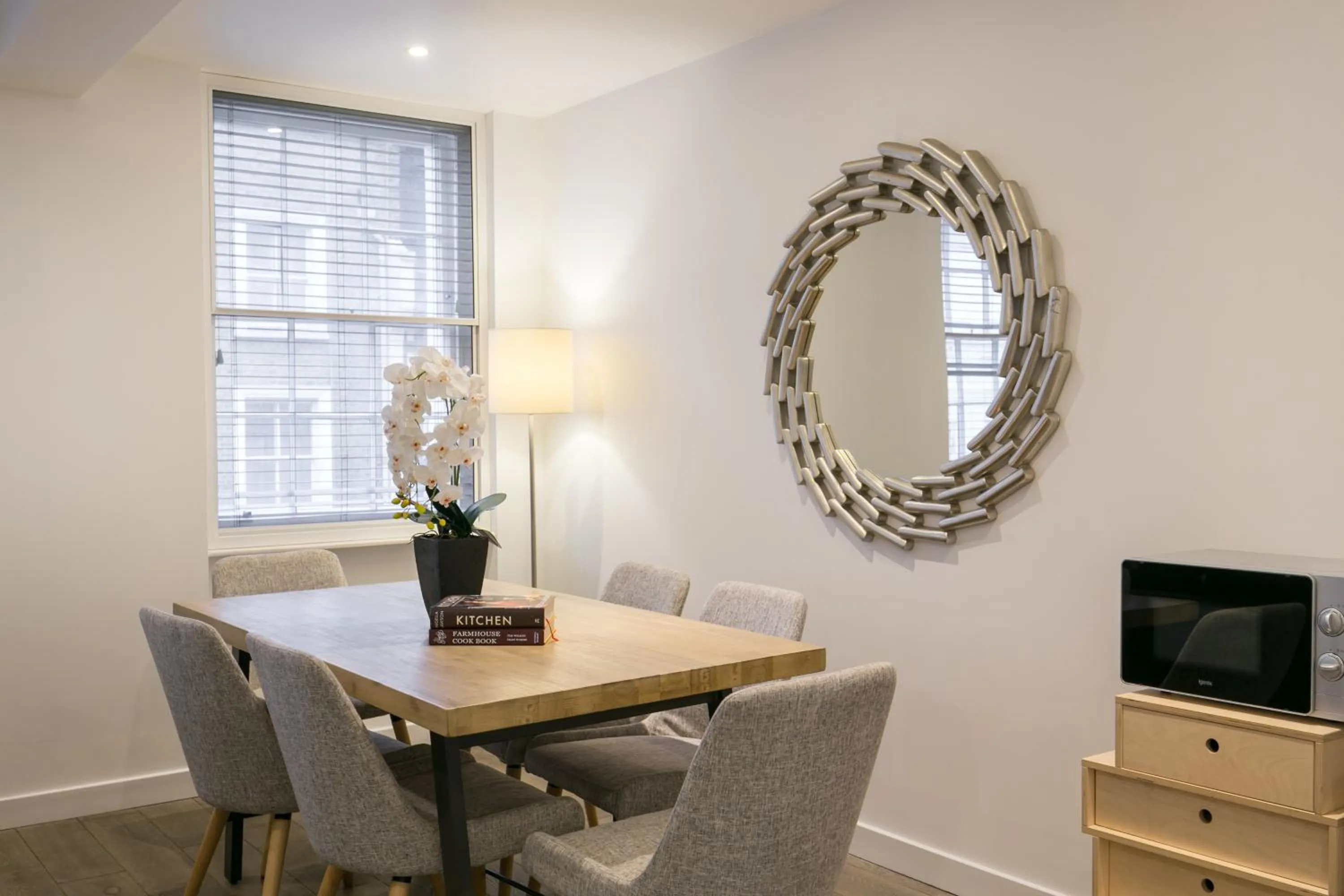 Dining area in Urban Chic - Rathbone