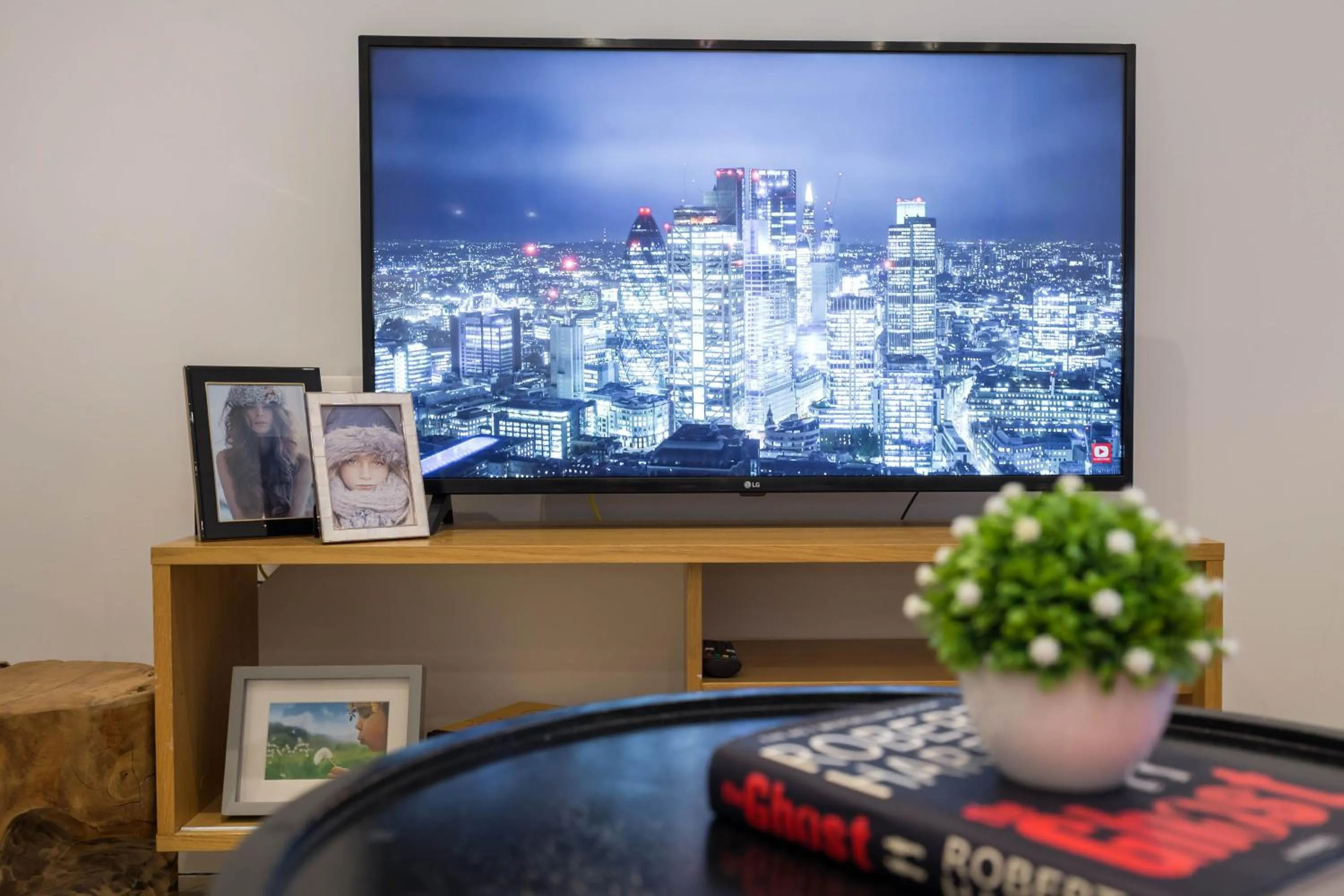 TV and multimedia in Urban Chic - Rathbone