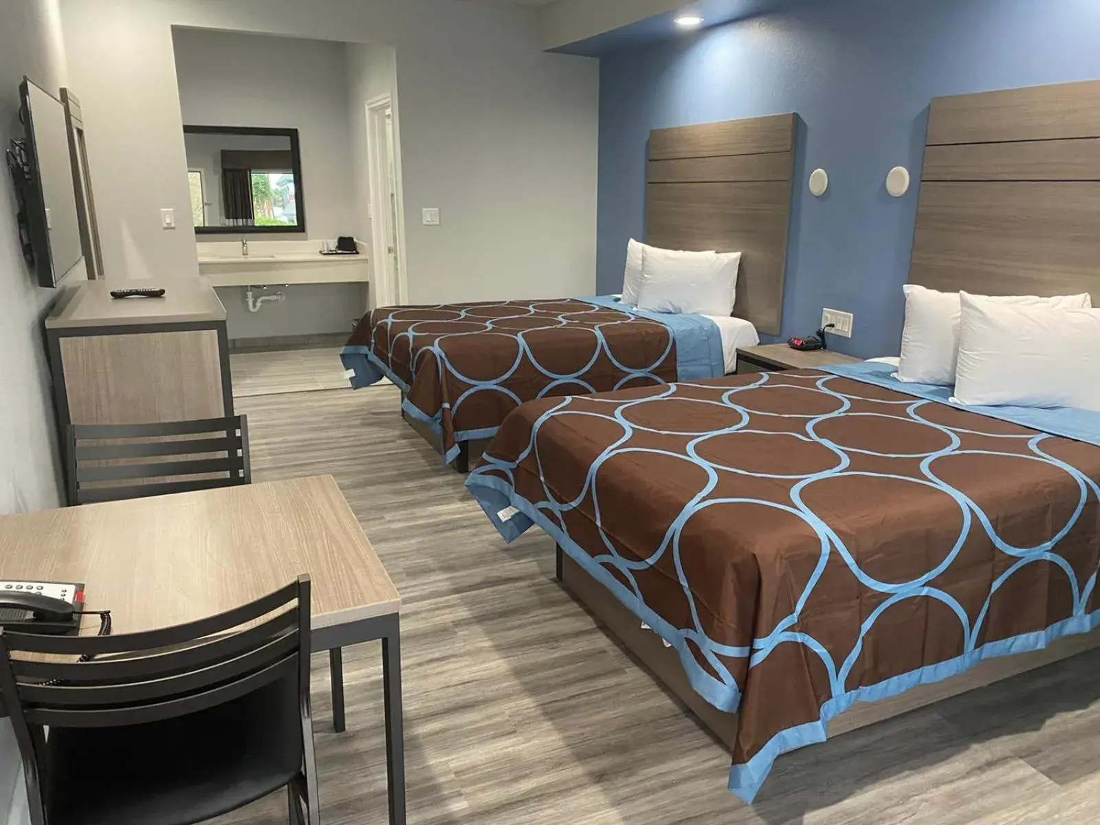 Bed in Lone Star Inn - Dickinson Bed in Lone Star Inn - Dickinson