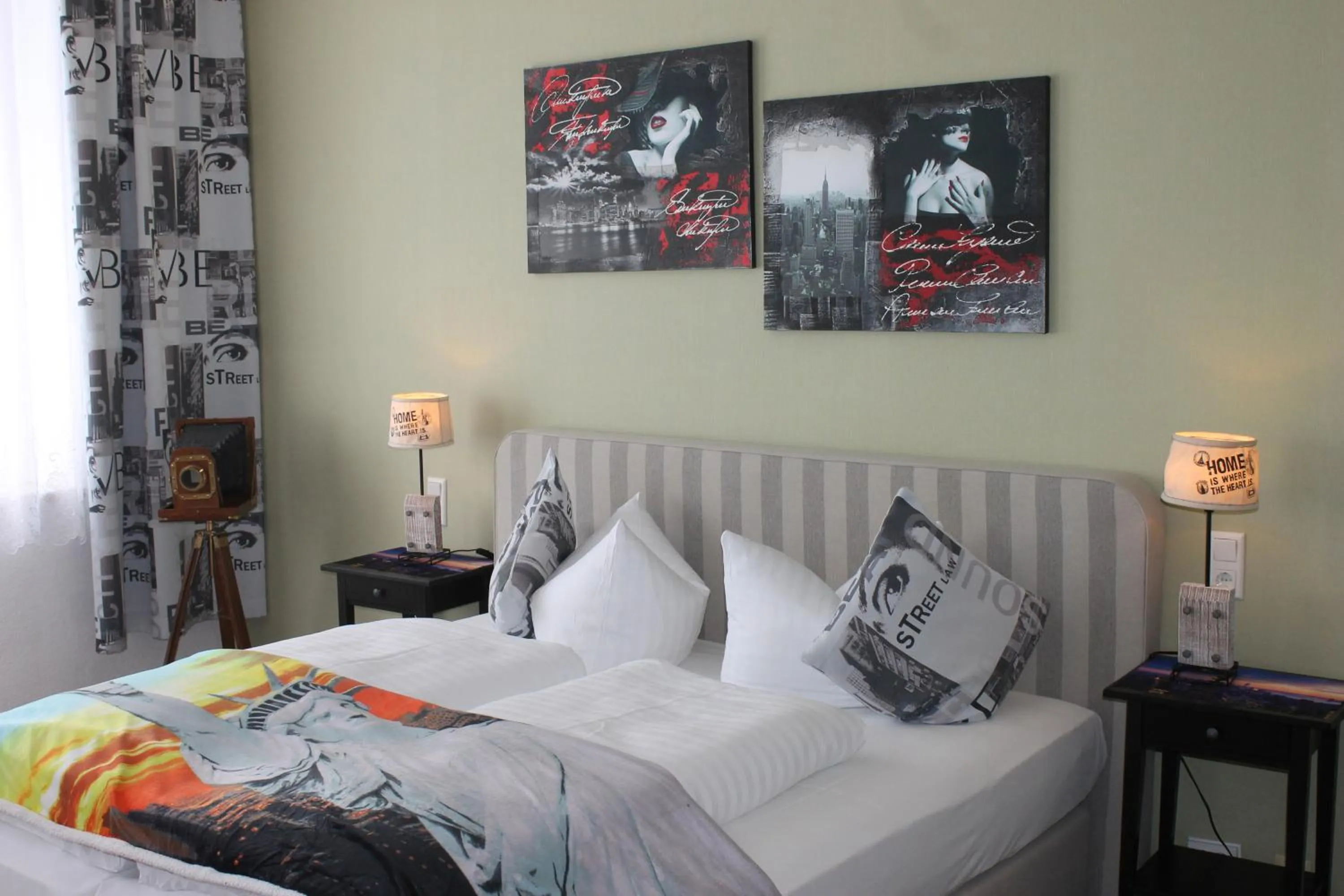 Photo of the whole room, Bed in Boulevardhotel Sängerstadt - alle Zimmer klimatisiert