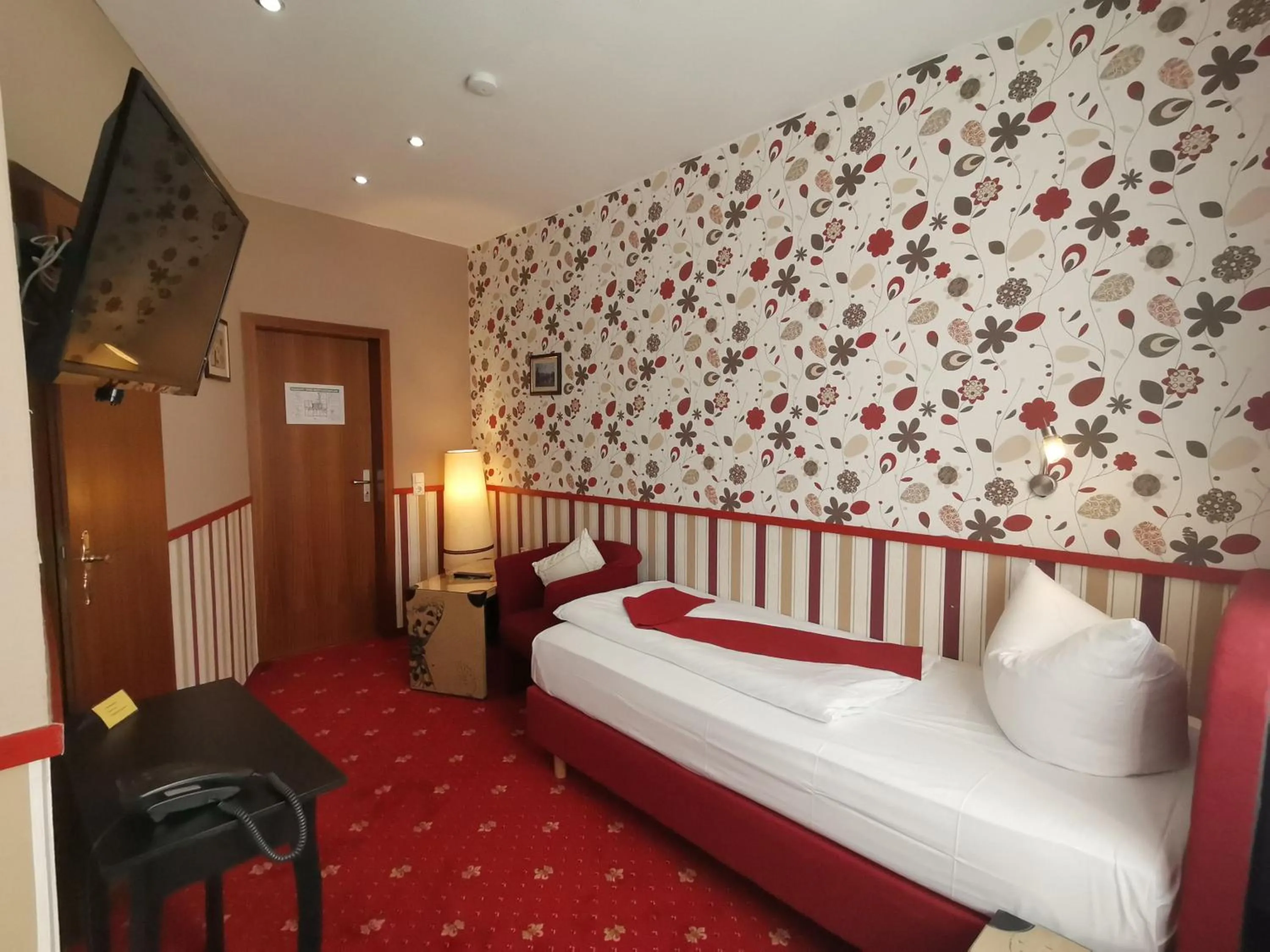 Photo of the whole room, Bed in Boulevardhotel Sängerstadt - alle Zimmer klimatisiert