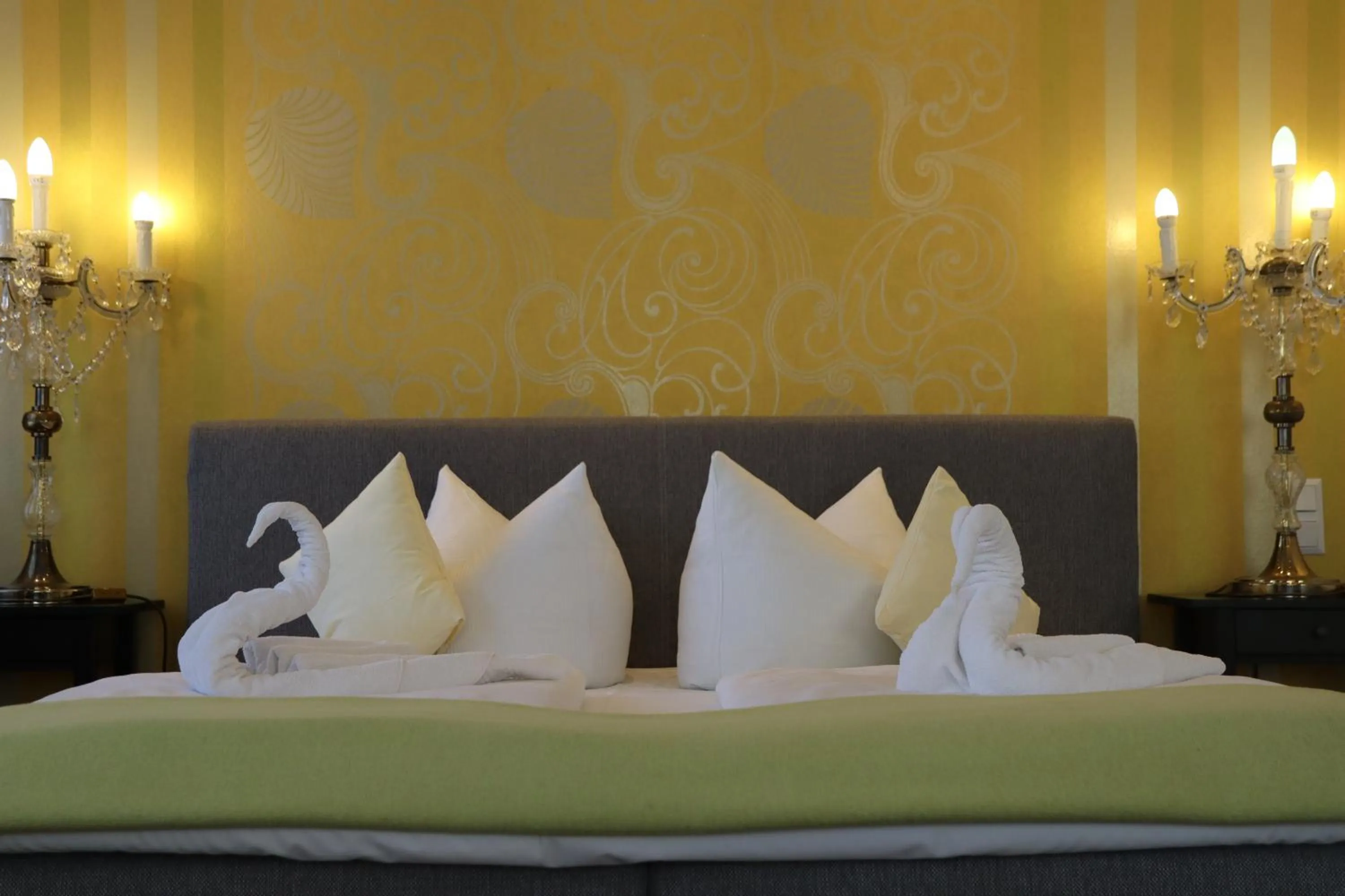 Photo of the whole room, Bed in Boulevardhotel Sängerstadt - alle Zimmer klimatisiert