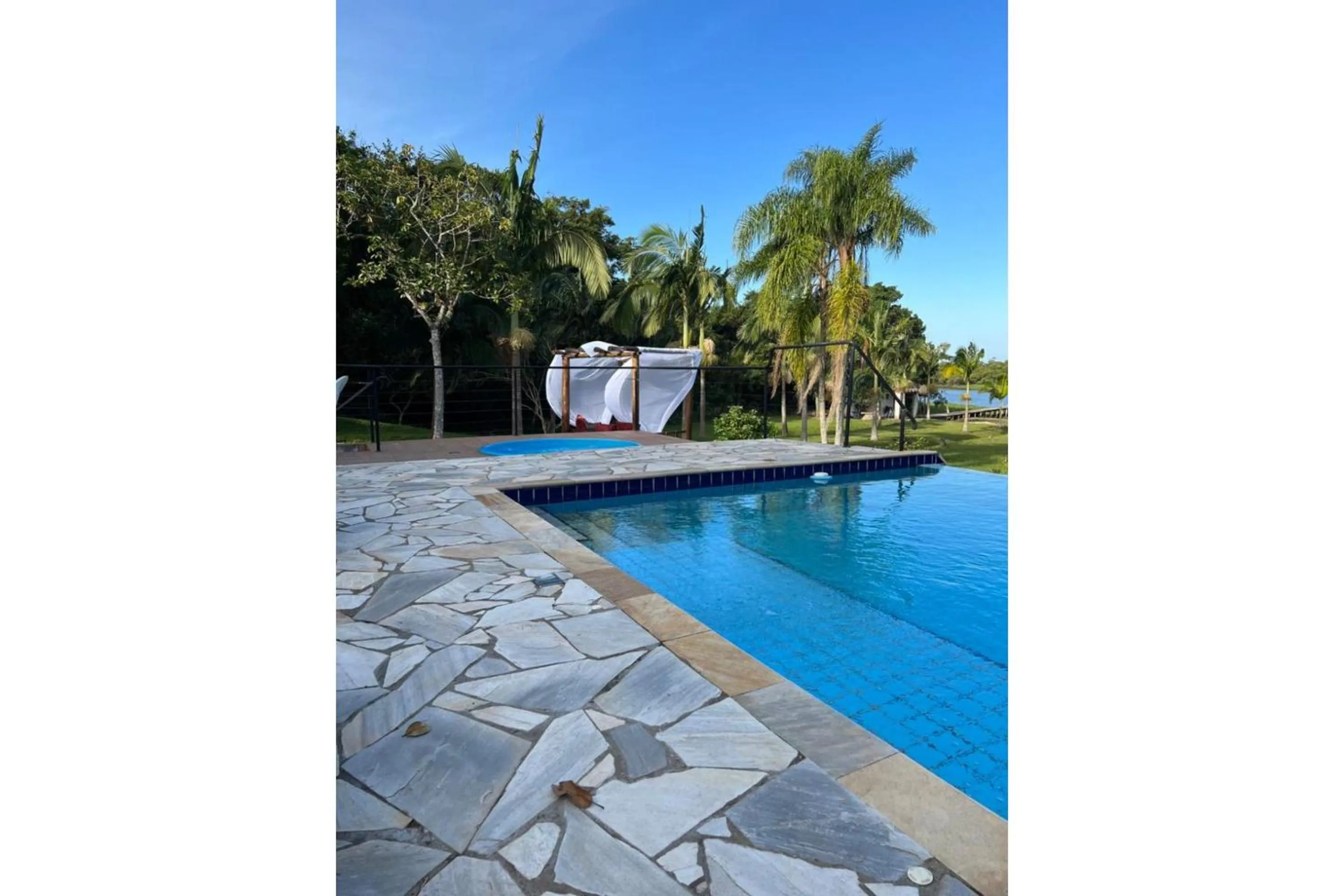 Swimming pool in OYO Pousada Coisa Mais Linda