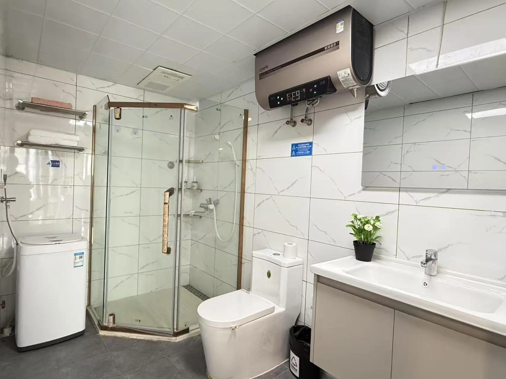 Barton International Residence Guangzhou - located in the city center adjacent to Beijing Road Pedestrian Street and Dafo Temple and close to the subway