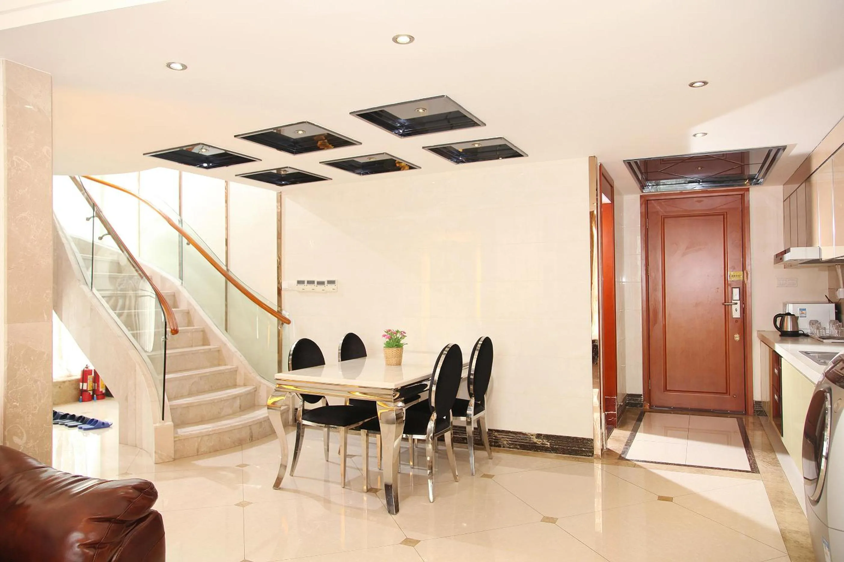 Living room in Barton International Residence Guangzhou - located in the city center adjacent to Beijing Road Pedestrian Street and Dafo Temple and close to the subway