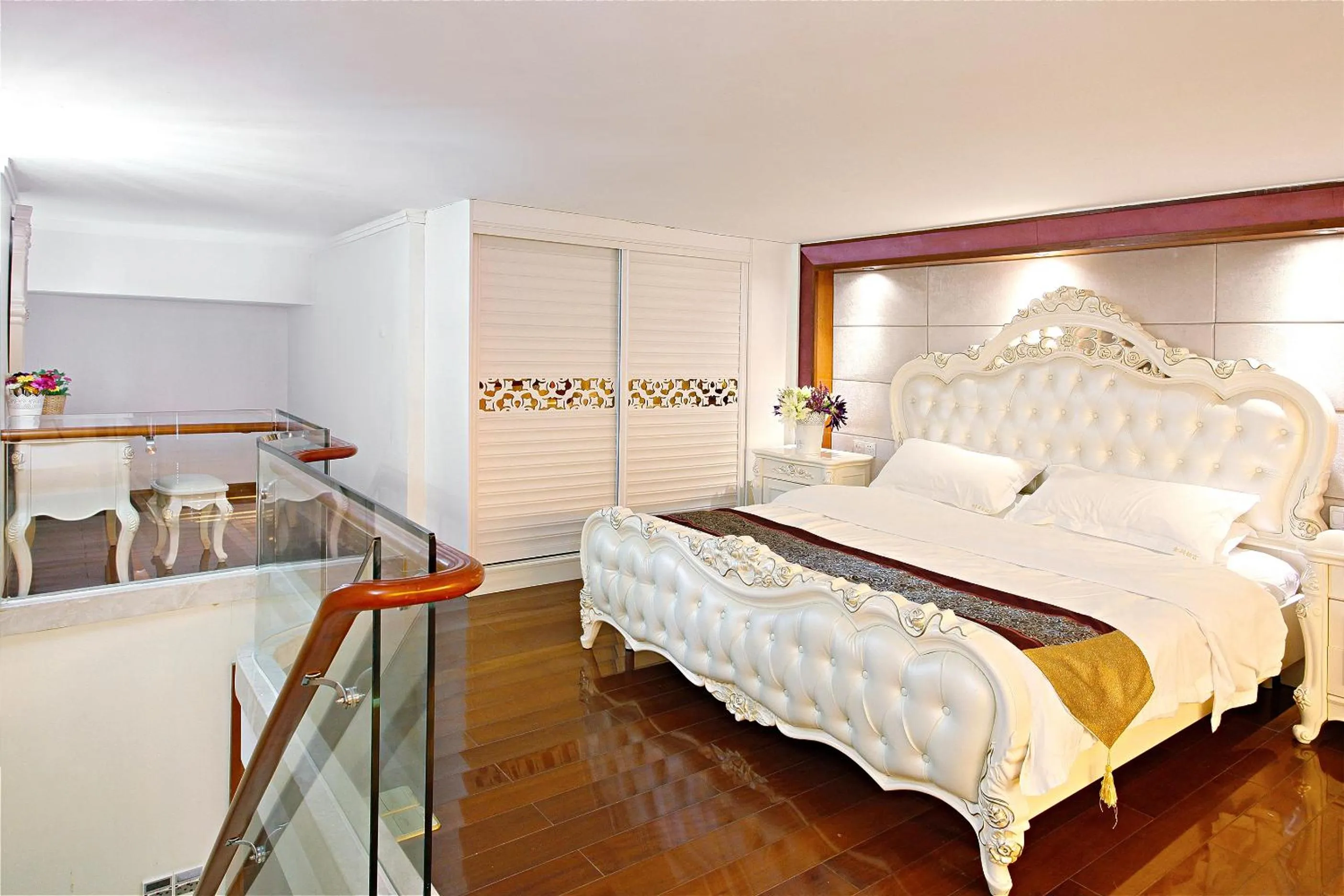 Photo of the whole room, Bed in Barton International Residence Guangzhou - located in the city center adjacent to Beijing Road Pedestrian Street and Dafo Temple and close to the subway