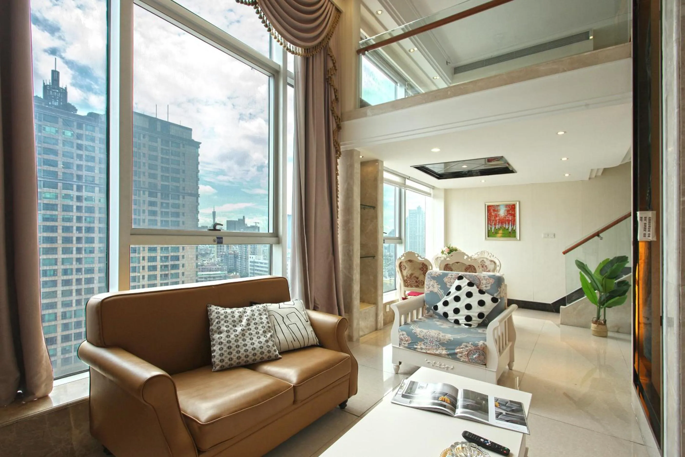 Living room in Barton International Residence Guangzhou - located in the city center adjacent to Beijing Road Pedestrian Street and Dafo Temple and close to the subway