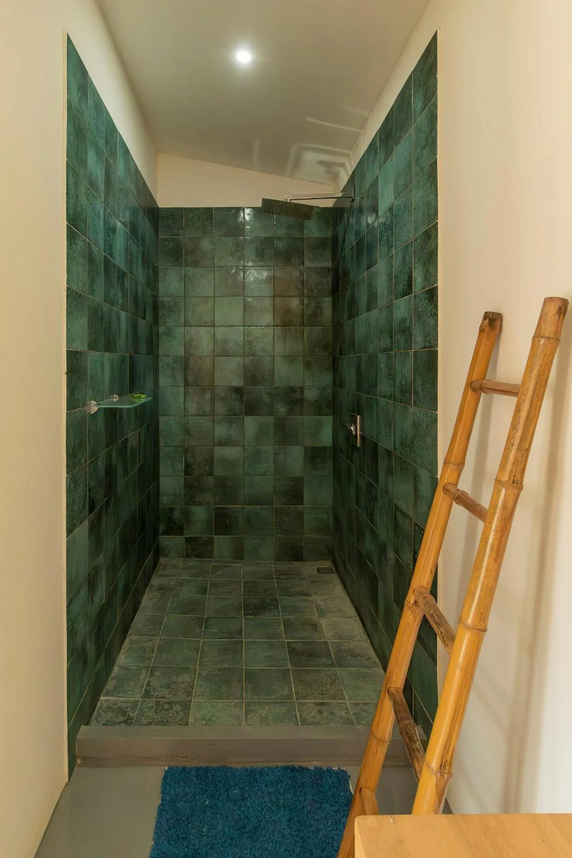 Shower in La Sana Surf Hotel, Playa Carmen