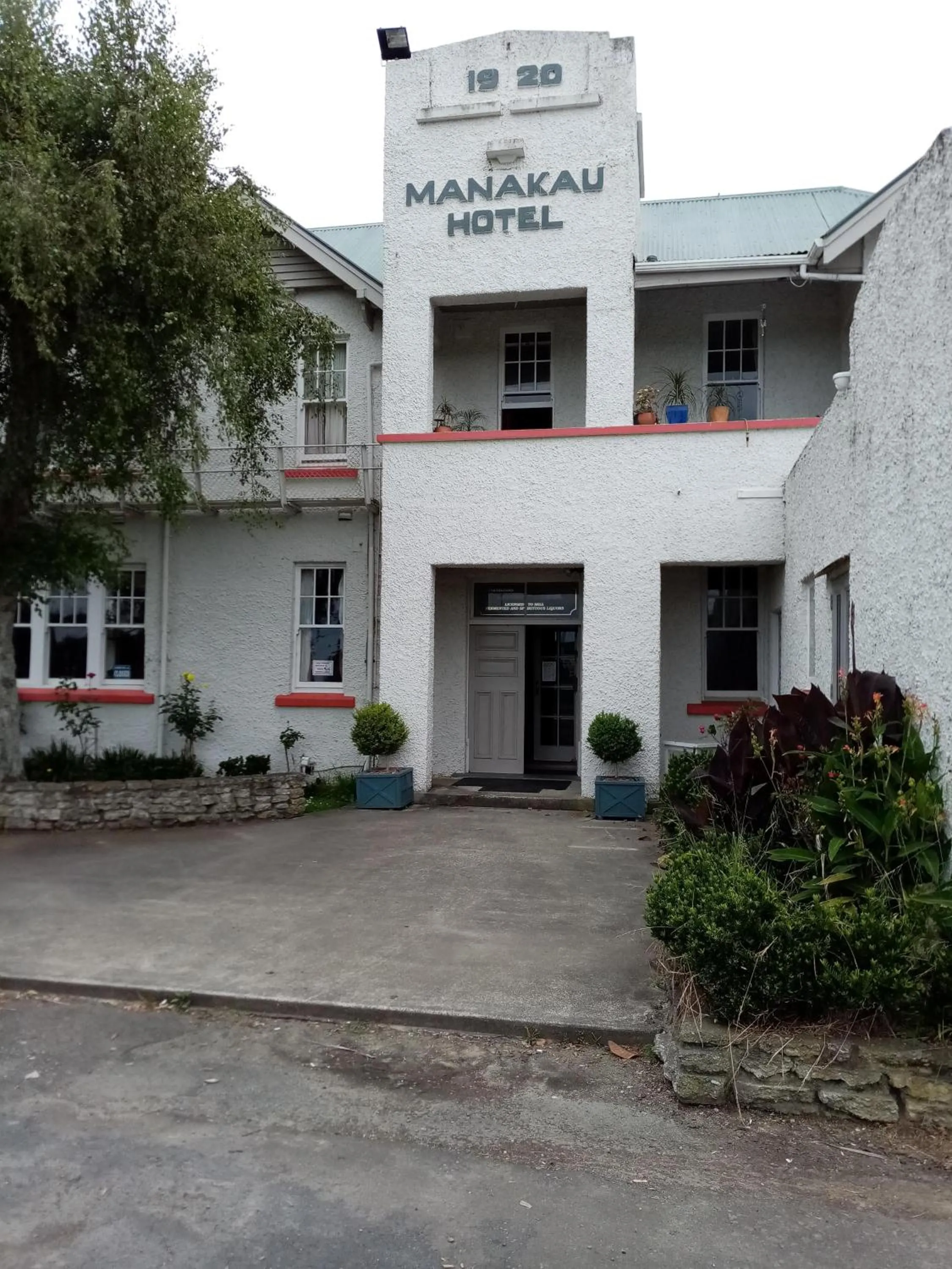 Facade/entrance in Manakau House The Old Manakau Hotel 1920