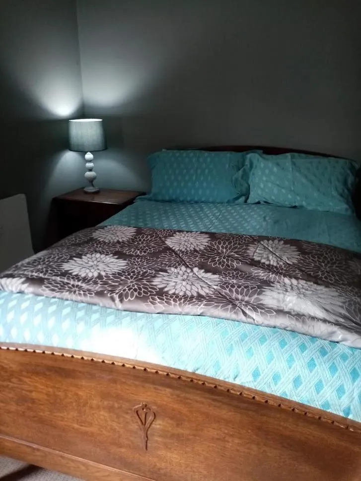 Bedroom, Bed in Manakau House The Old Manakau Hotel 1920