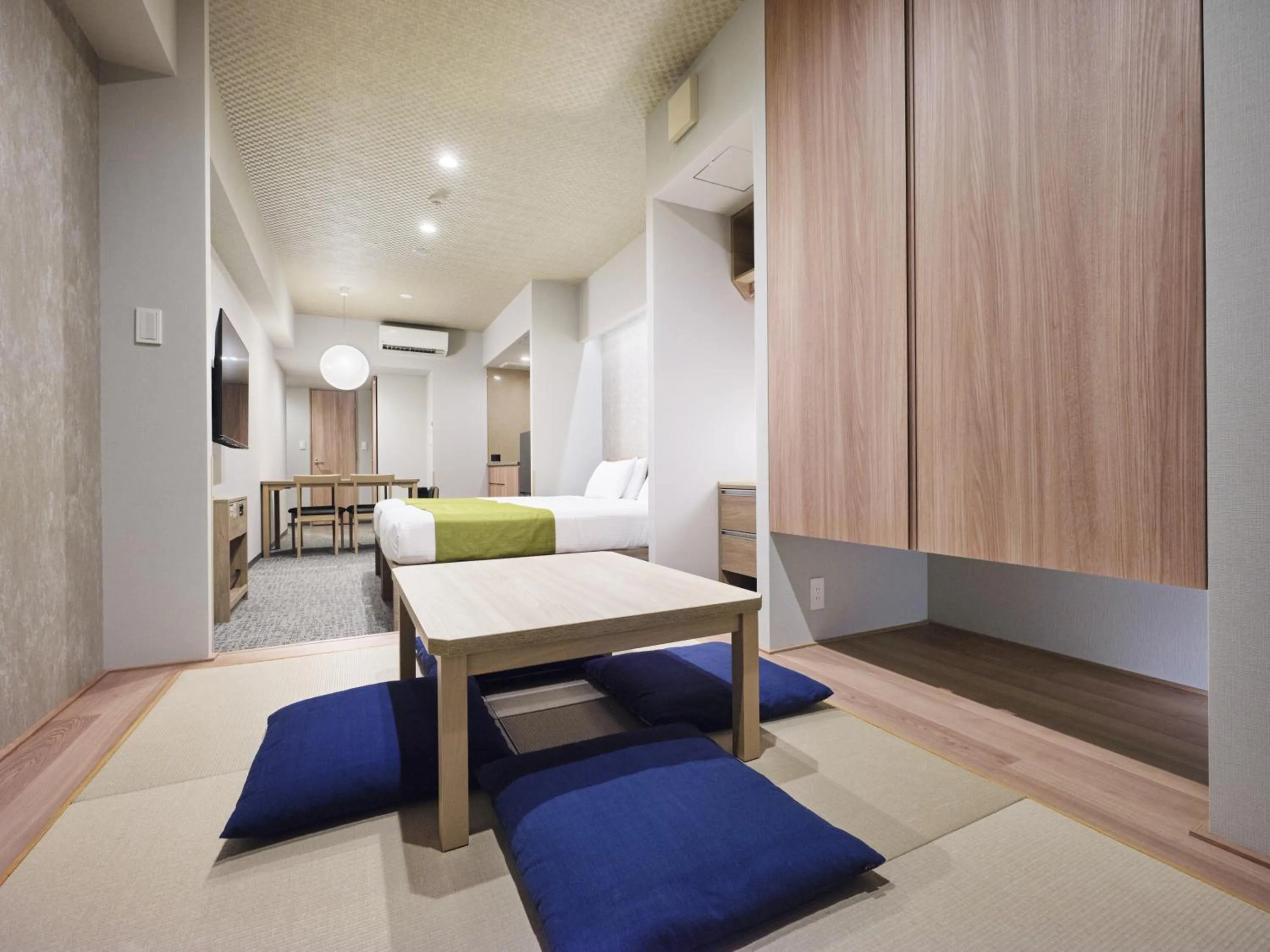 Bed in MONday Apart Premium UENO