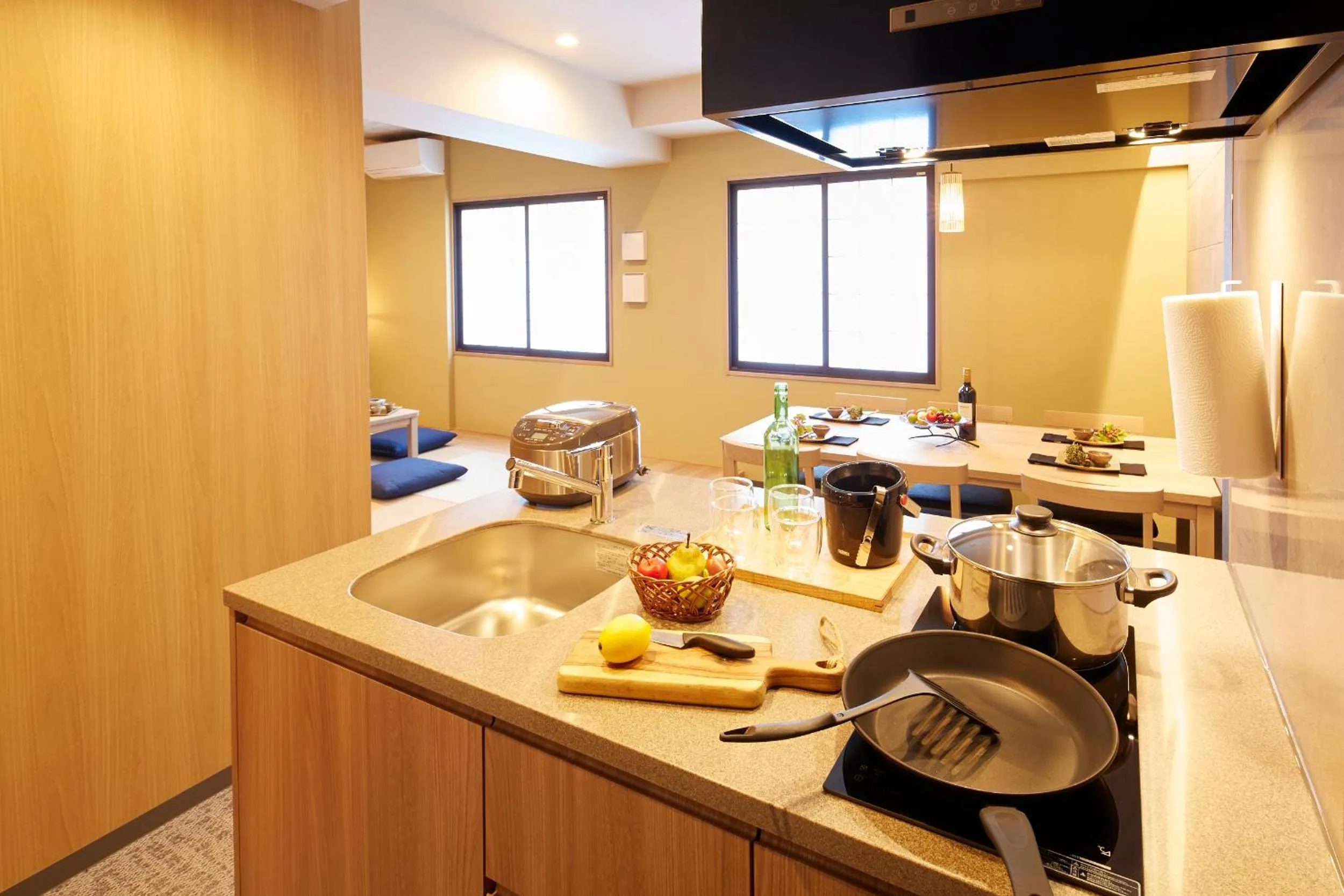 Kitchen or kitchenette in MONday Apart Premium UENO