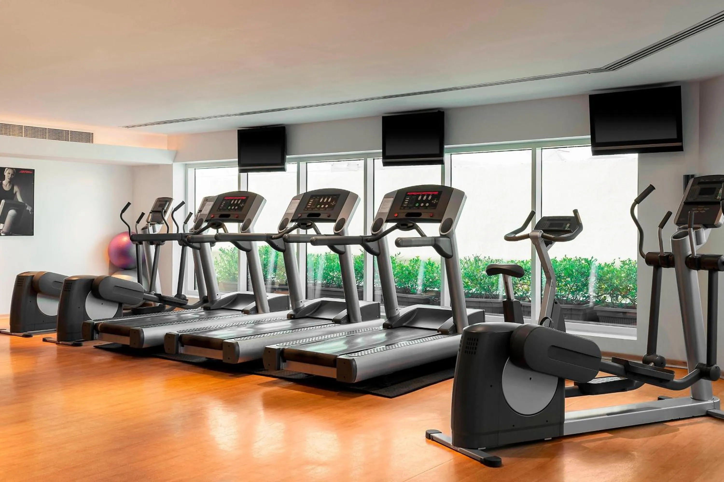 Fitness centre/facilities in Four Points by Sheraton Bur Dubai