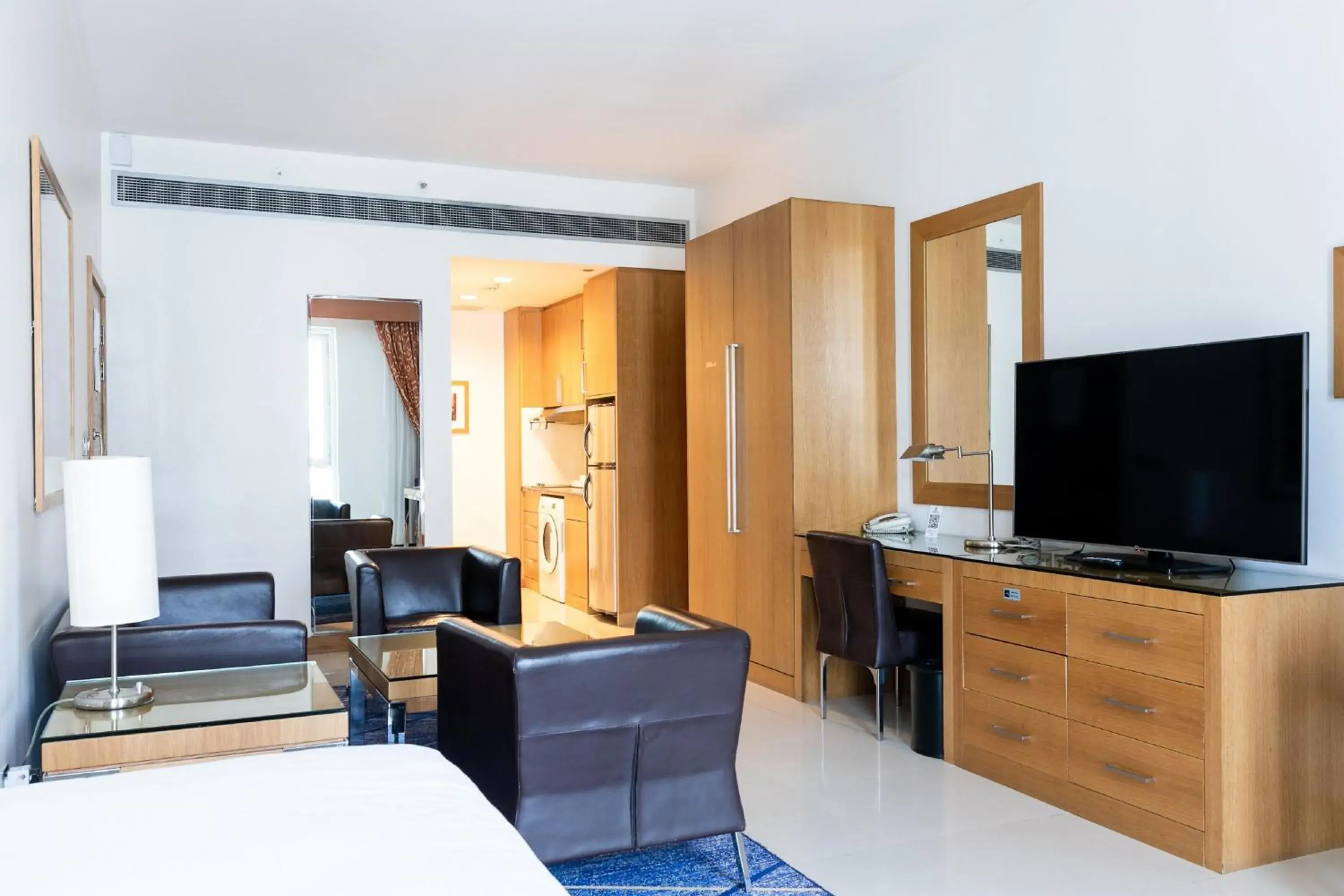 Studio, 1 King with complimentary shuttle service to Dubai Mall & Kite Beach in Four Points by Sheraton Bur Dubai Studio, 1 King with complimentary shuttle service to Dubai Mall & Kite Beach in Four Points by Sheraton Bur Dubai