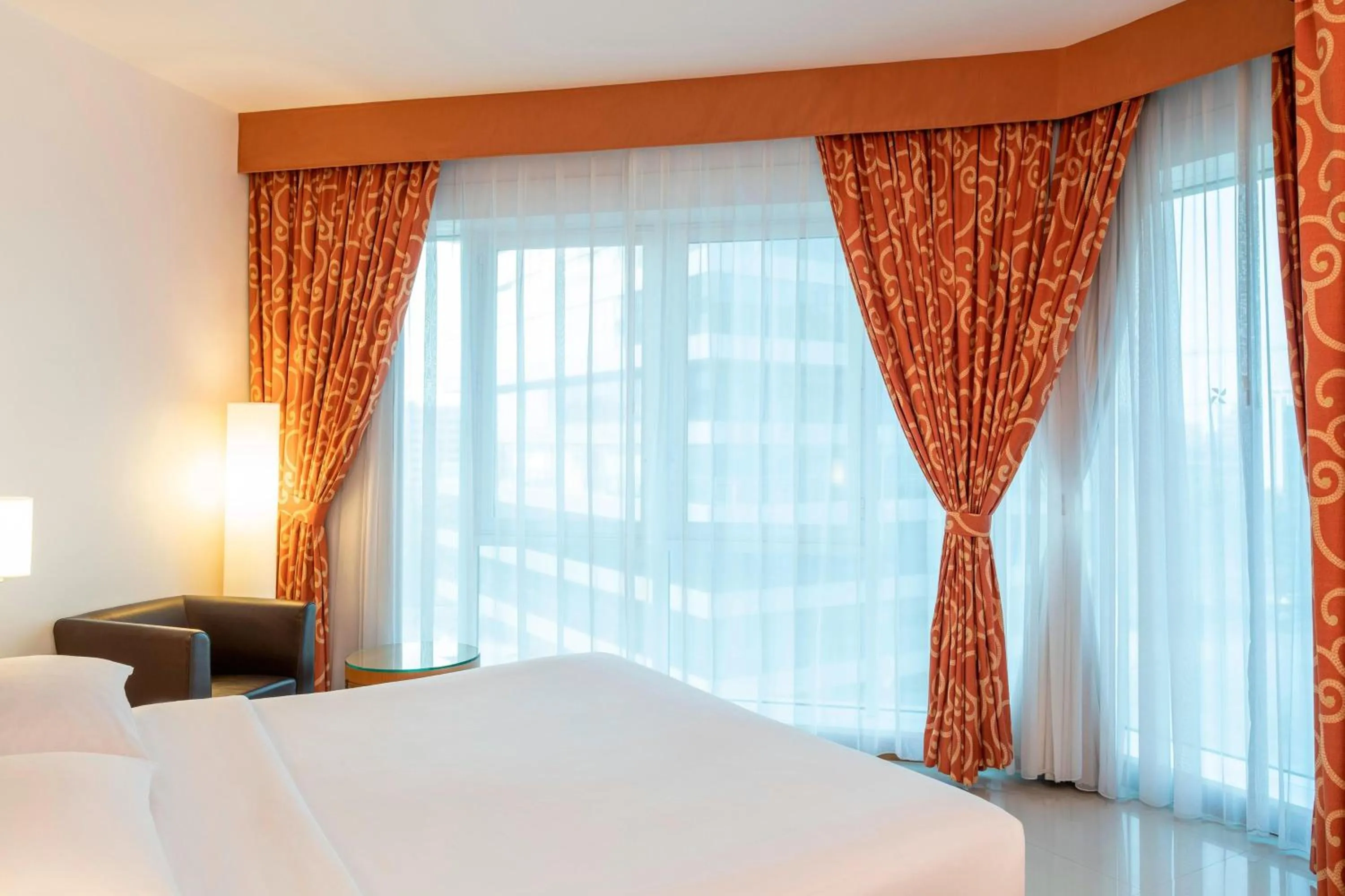 Photo of the whole room, Bed in Four Points by Sheraton Bur Dubai