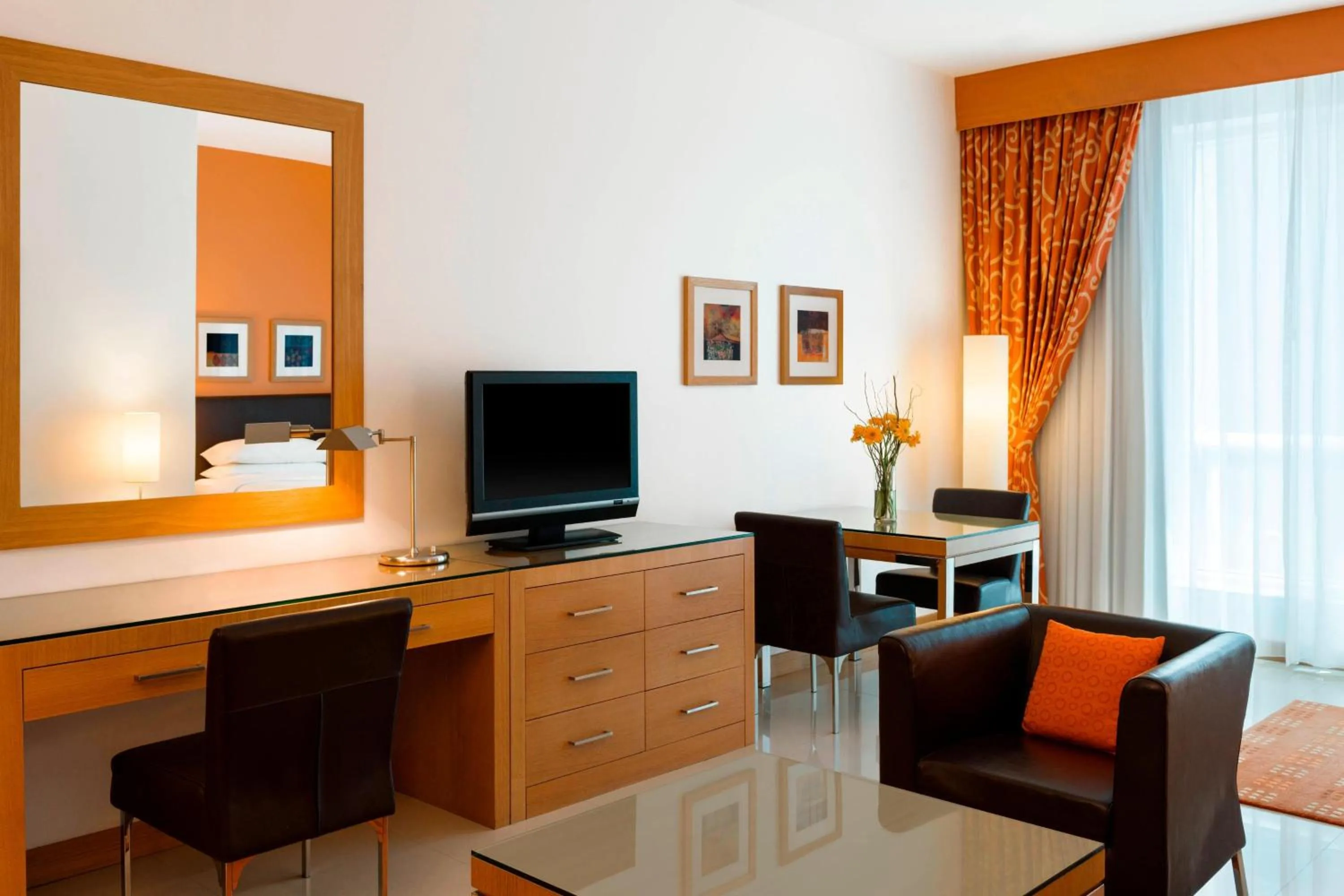 Photo of the whole room in Four Points by Sheraton Bur Dubai