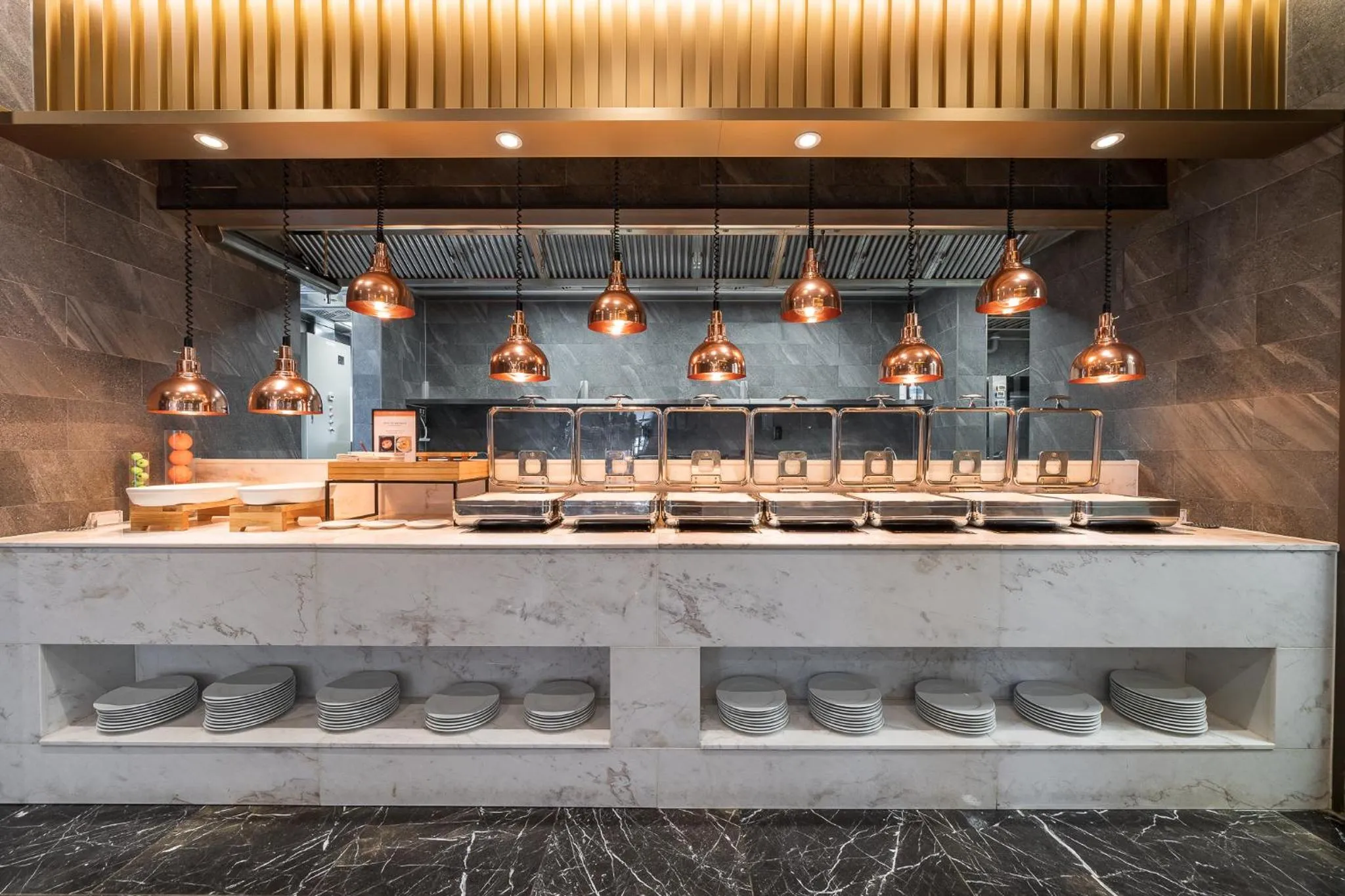 Restaurant/places to eat in Layers Hotel Busan Hadan