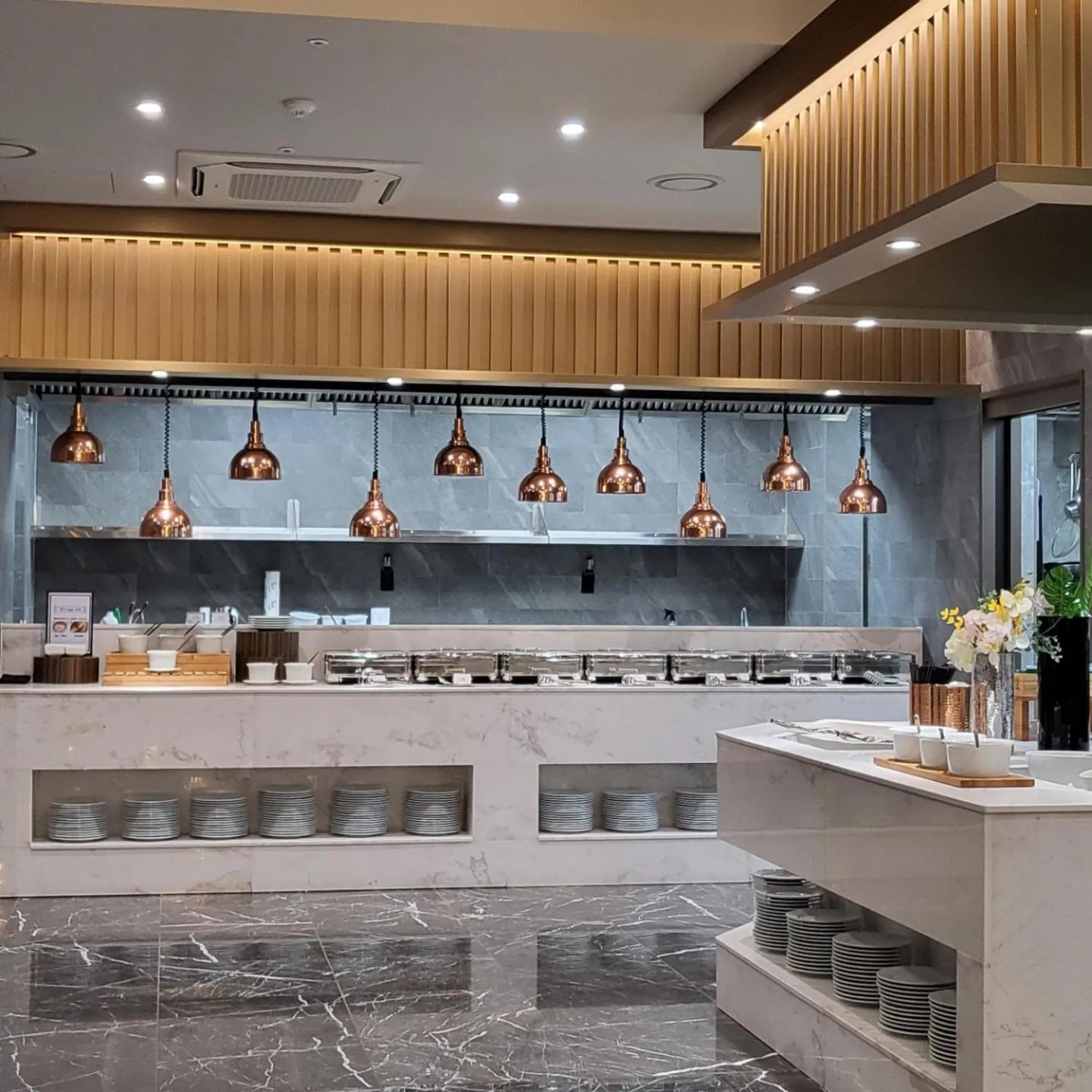 Restaurant/places to eat in Layers Hotel Busan Hadan