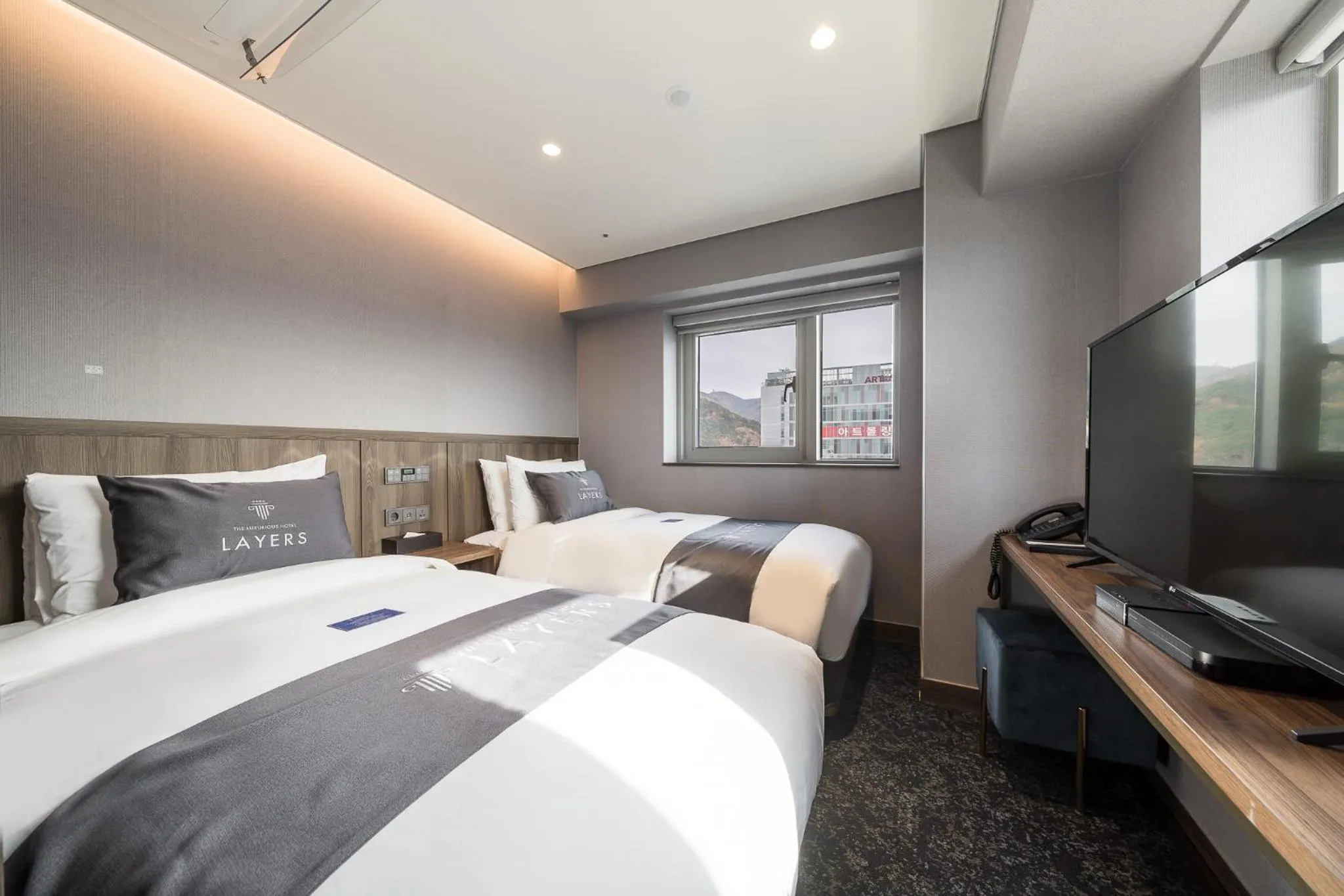 Bed in Layers Hotel Busan Hadan